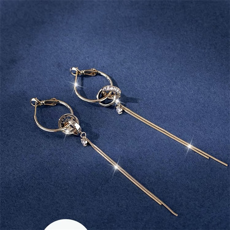 Dingxin Accessories Earrings 9120076, a popular new product in foreign trade, offers fashionable metal earrings with a European and American style. Wholesale supply from the manufacturer Specification image
