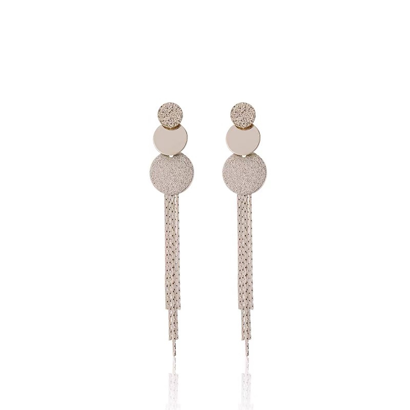 Dingxin Jewelry Earrings 9120069, a popular new product in foreign trade, offers fashionable metal earrings with a European and American style. Wholesale supply from the manufacturer Item Picture