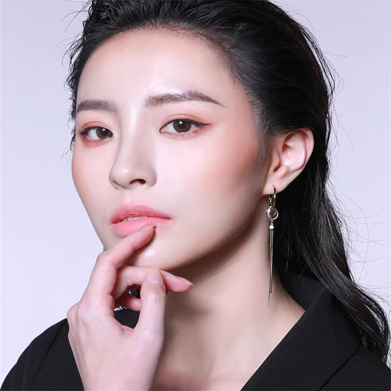 Dingxin Accessories Earrings 9120076, a popular new product in foreign trade, offers fashionable metal earrings with a European and American style. Wholesale supply from the manufacturer Application Scenario
