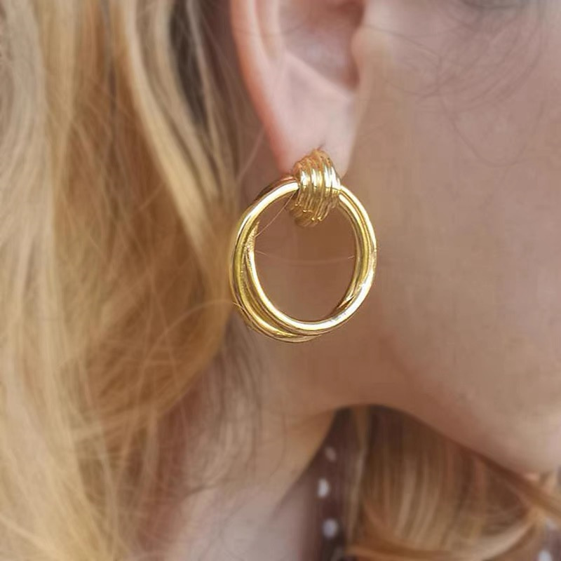 Dingxin Jewelry Earrings 9120045, a popular new product in foreign trade, offers fashionable metal earrings with a European and American style. Wholesale supply from the manufacturer Specification image