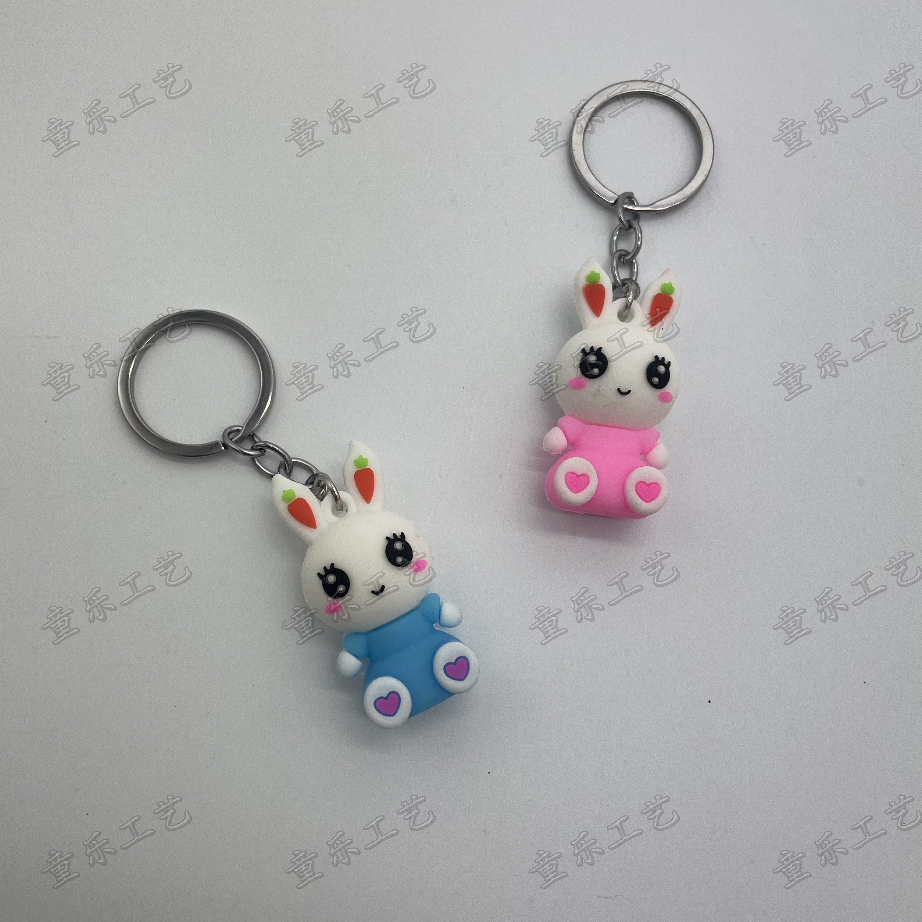 Creative and trendy rabbit keychains, claw machines, claw machines, pendants, couple bags, key chains, car keychains Application Scenario