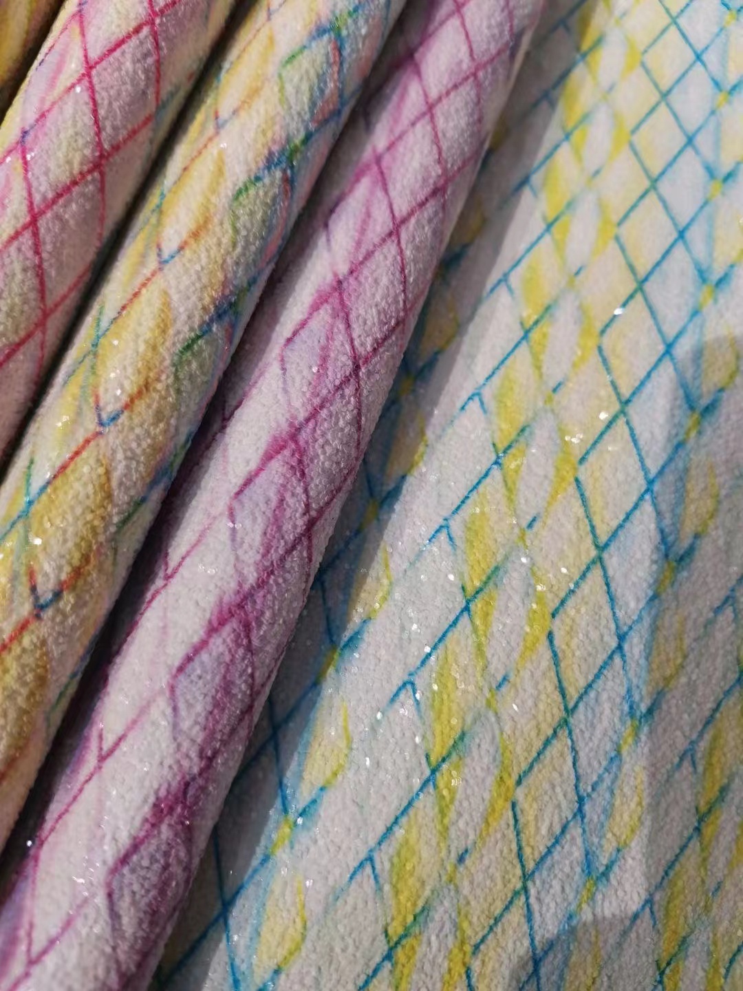 In 202082, a large quantity of high, medium and low-grade leather fabrics in stock are sold directly by the manufacturer, featuring popular new styles details Picture