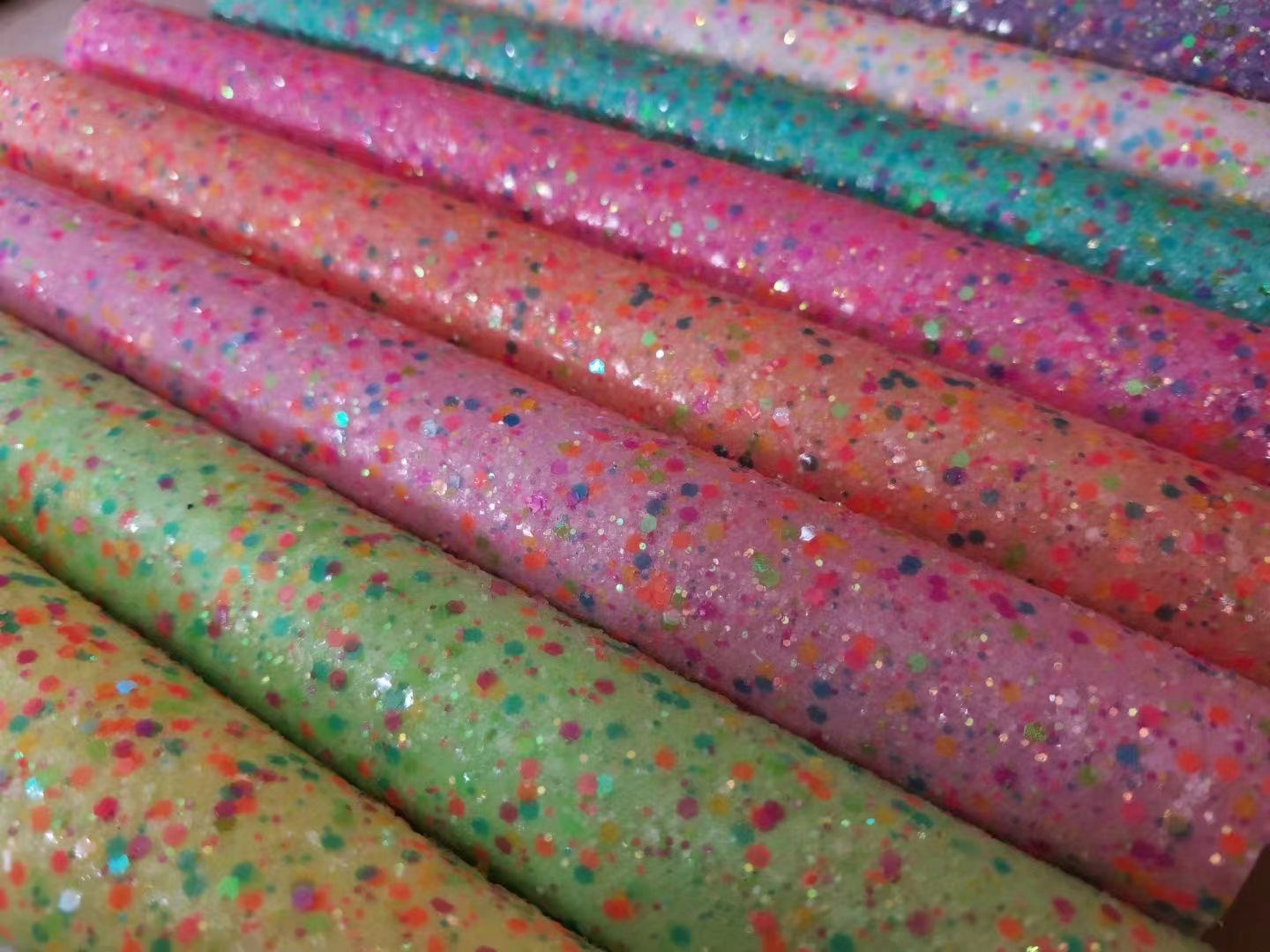 In June 2021006, a large quantity of high, medium and low-grade leather fabrics in stock are sold directly by the manufacturer. New and popular styles details Picture