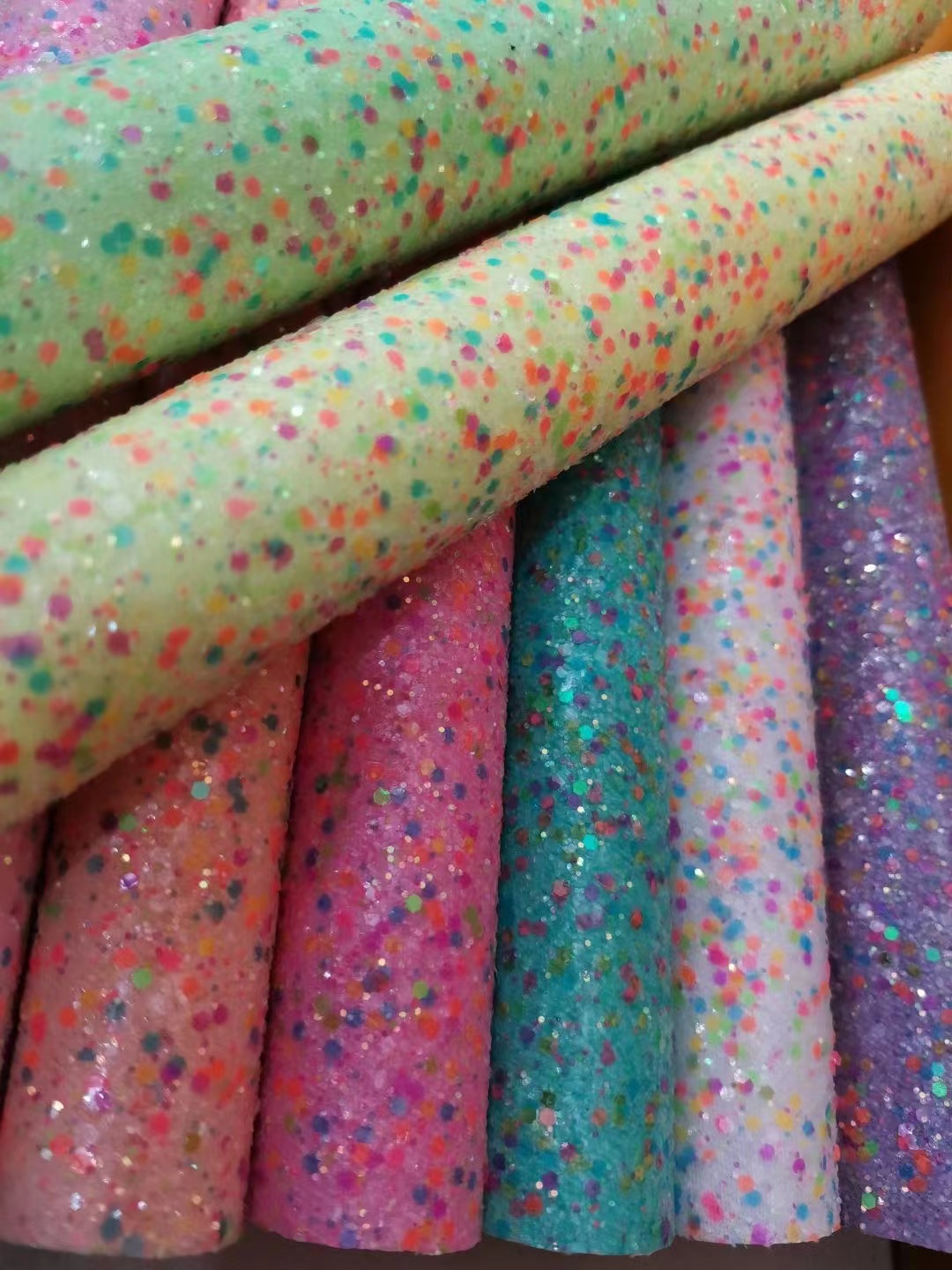 In June 2021006, a large quantity of high, medium and low-grade leather fabrics in stock are sold directly by the manufacturer. New and popular styles Application Scenario