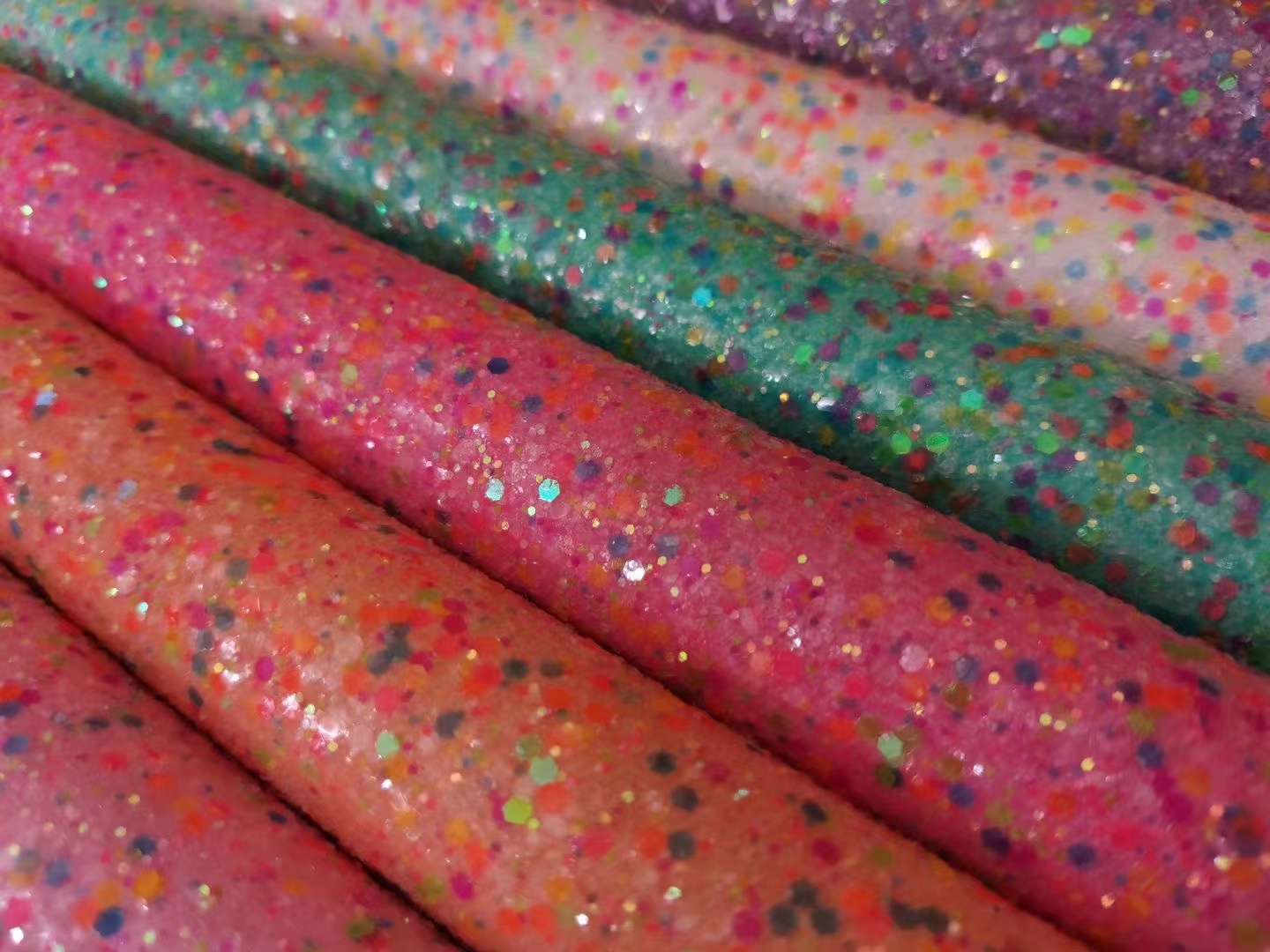 In June 2021006, a large quantity of high, medium and low-grade leather fabrics in stock are sold directly by the manufacturer. New and popular styles Item Picture