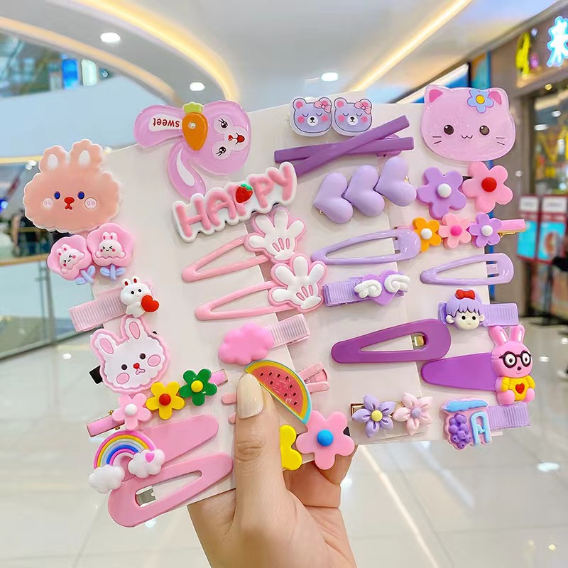 2021 New children's hair clips, new Korean Internet celebrity baby hair accessories, girl's bangs hair clips, princess cartoon headwear h-66 Application Scenario