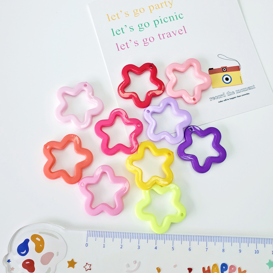 Chen Ming's DIY jewelry accessories, 30mm acrylic with holes, five-pointed star pendants, earrings, bags and pendants, materials Application Scenario