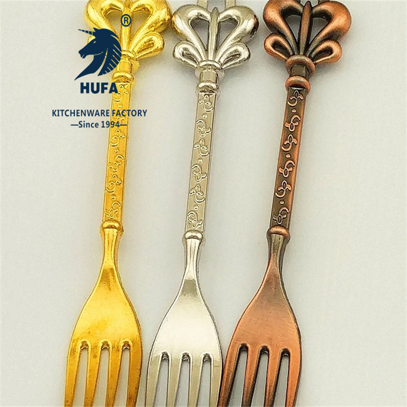 Retro crown fruit fork set, gold and silver bronze color creative and fashionable 4-finger fork retro fork auspicious knot, Nordic style set, classical style set, fabric wheel polished, mirror polished, court tableware set.