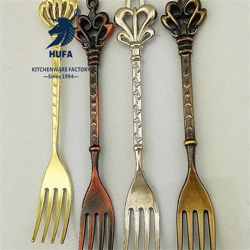 Retro crown fruit fork set, gold and silver bronze color creative and fashionable 4-finger fork retro fork auspicious knot, Nordic style set, classical style set, fabric wheel polished, mirror polished, court tableware set. Item Picture