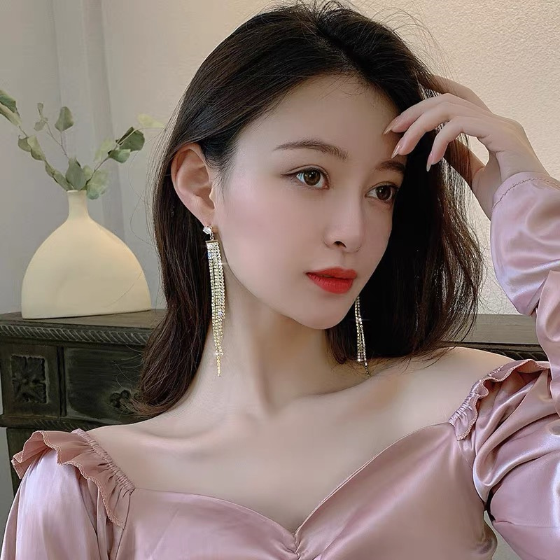 Dingxin Jewelry Earrings 9120085, a popular new product in foreign trade, offers fashionable metal earrings with a European and American style. Wholesale supply from the manufacturer Specification image