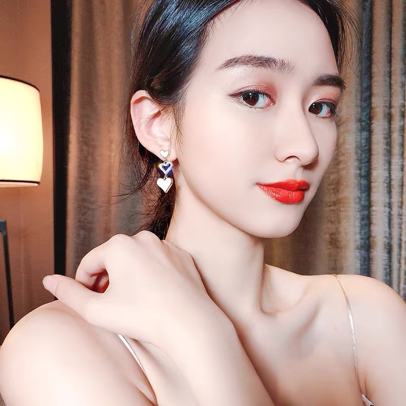 Dingxin Accessories Earrings 9120087, a popular new product in foreign trade, offers fashionable metal earrings with a European and American style. Wholesale supply from the manufacturer Application Scenario