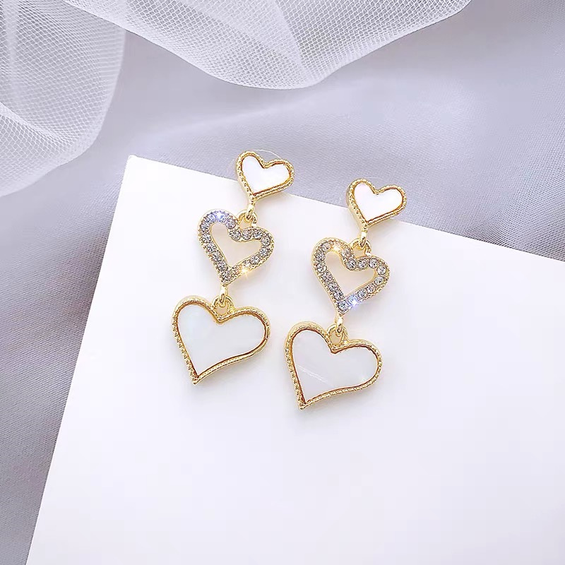 Dingxin Accessories Earrings 9120087, a popular new product in foreign trade, offers fashionable metal earrings with a European and American style. Wholesale supply from the manufacturer details Picture
