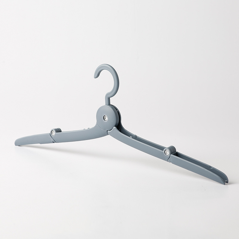 Foldable clothes hanger