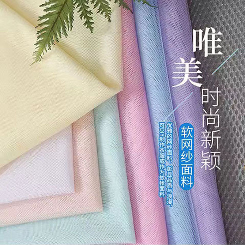 Flower packaging with inner fairy gauze, large bouquet packaging with gauze curtain, rose packaging with mesh gauze, specially designed for flower shops details Picture