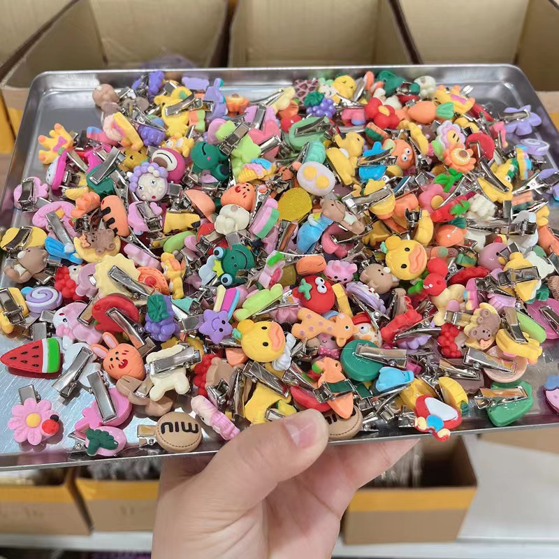 2022 New Children's hairpins and clips, cute fruit cartoon hair accessories for babies, non-damaging duckbill clips, small clips, wholesale hair accessories for girls h-0612 Application Scenario