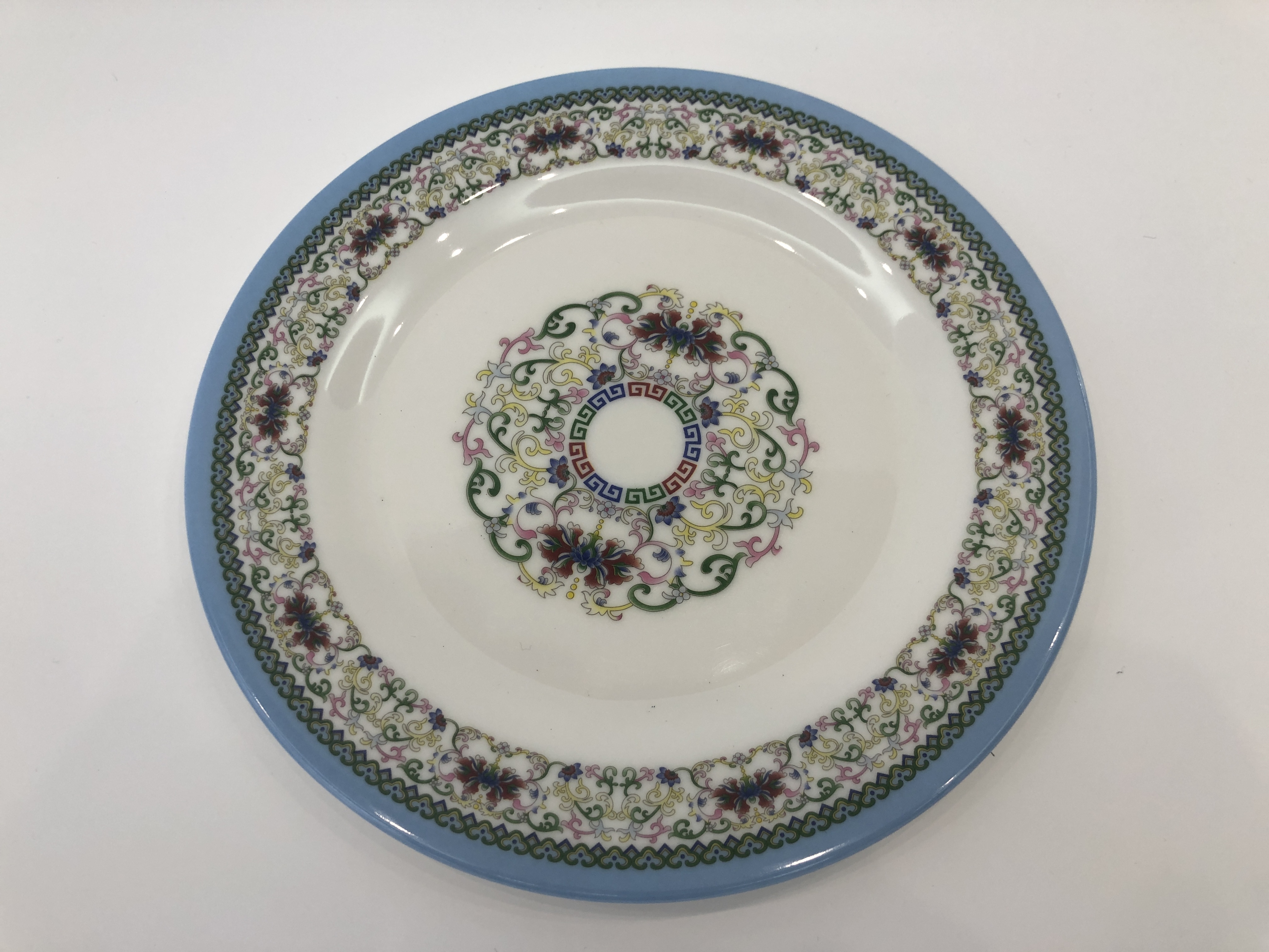 Melamine plates, porcelain imitation tableware, plastic tableware, hotel tableware, vegetable plates, frosted plates, cold dish plates, auspicious flower flat plates, round plates Application Scenario