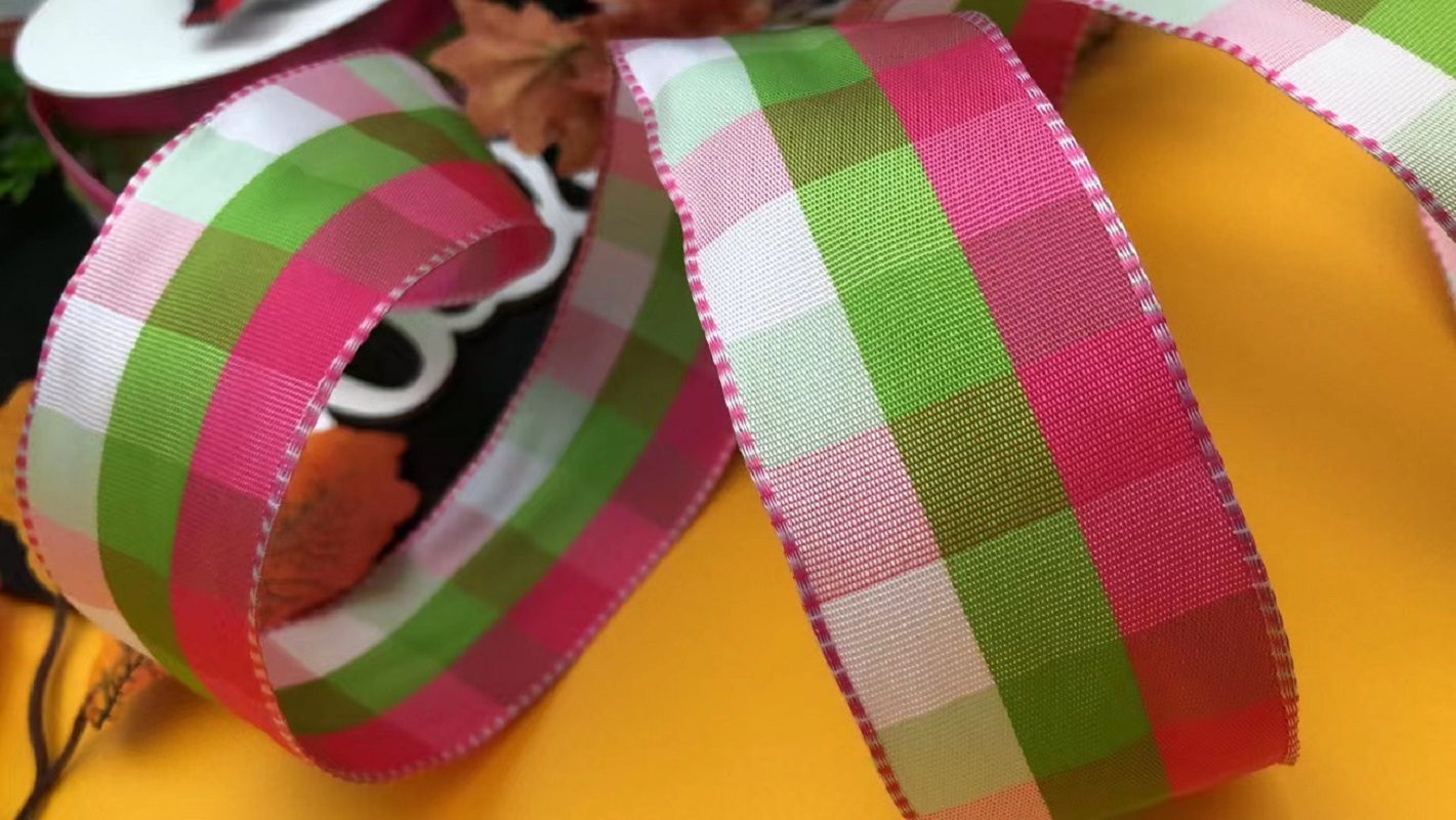 Item No. 1043 Christmas Gift Packaging Decoration Christmas Tree DIY Red and Green Checkered Double-sided Wire Ribbon 3.8cm details Picture