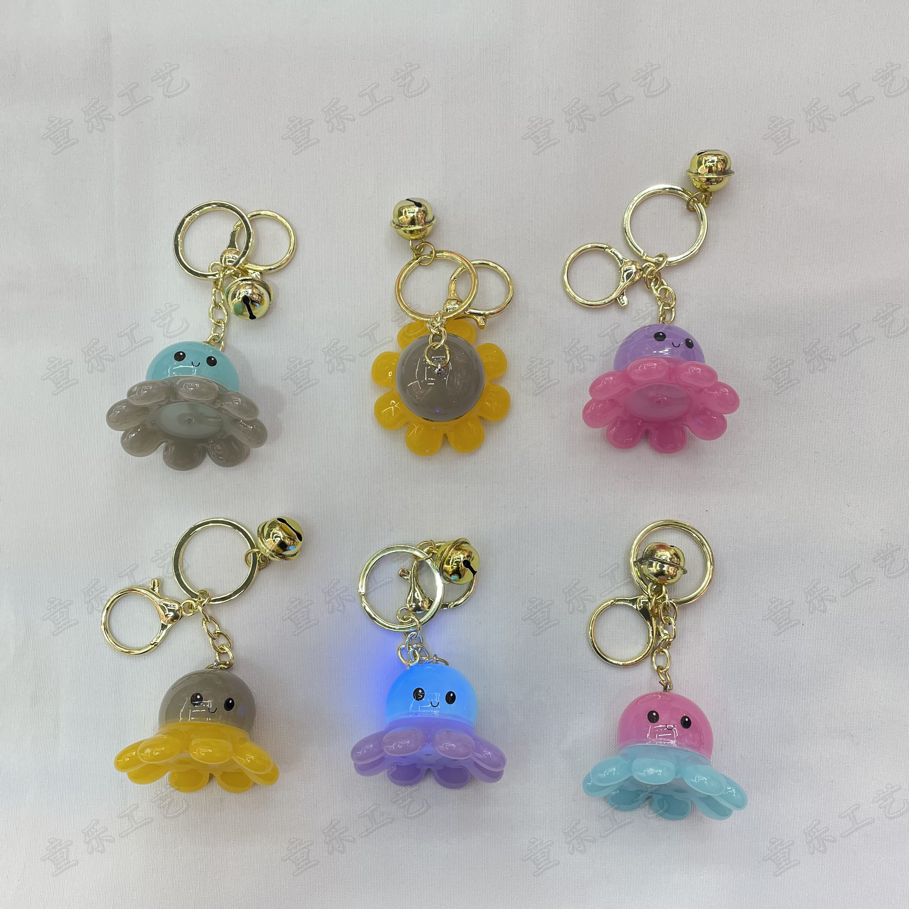 发光章鱼创意亚克力钥匙扣女小恐龙精致可爱情侣公仔包包挂件汽车钥匙链