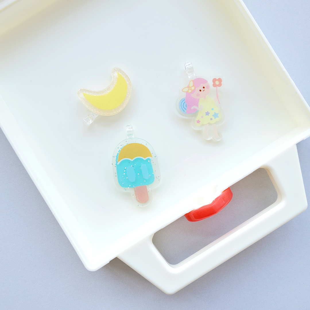 Chen Ming Accessories Acrylic Rainbow Little Girl sheet earrings, DIY necklaces, bracelets, material accessories Application Scenario