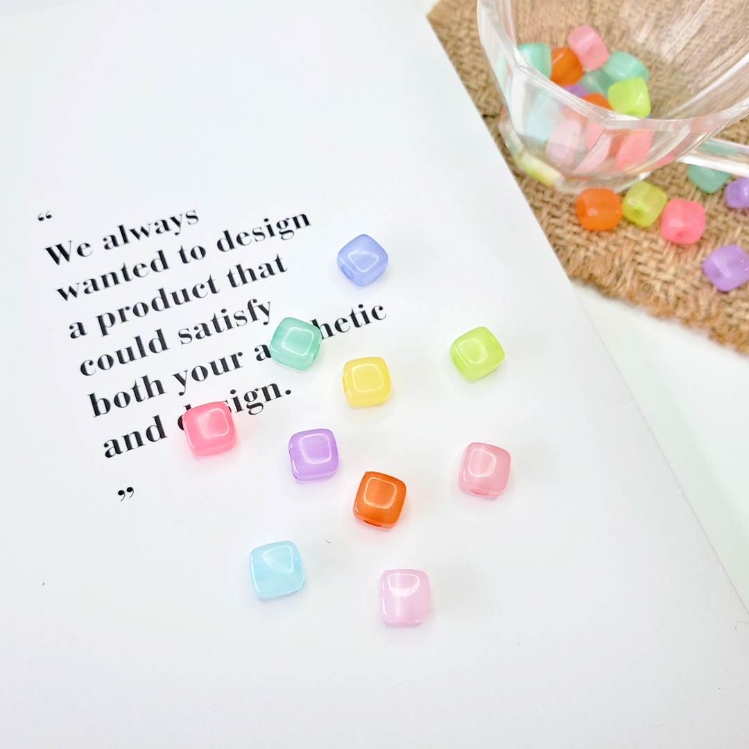 Chen Ming Accessories 8*6 Jelly Dyed Acrylic Small square scattered Beads Children's DIY Handmade small bead material accessories Application Scenario