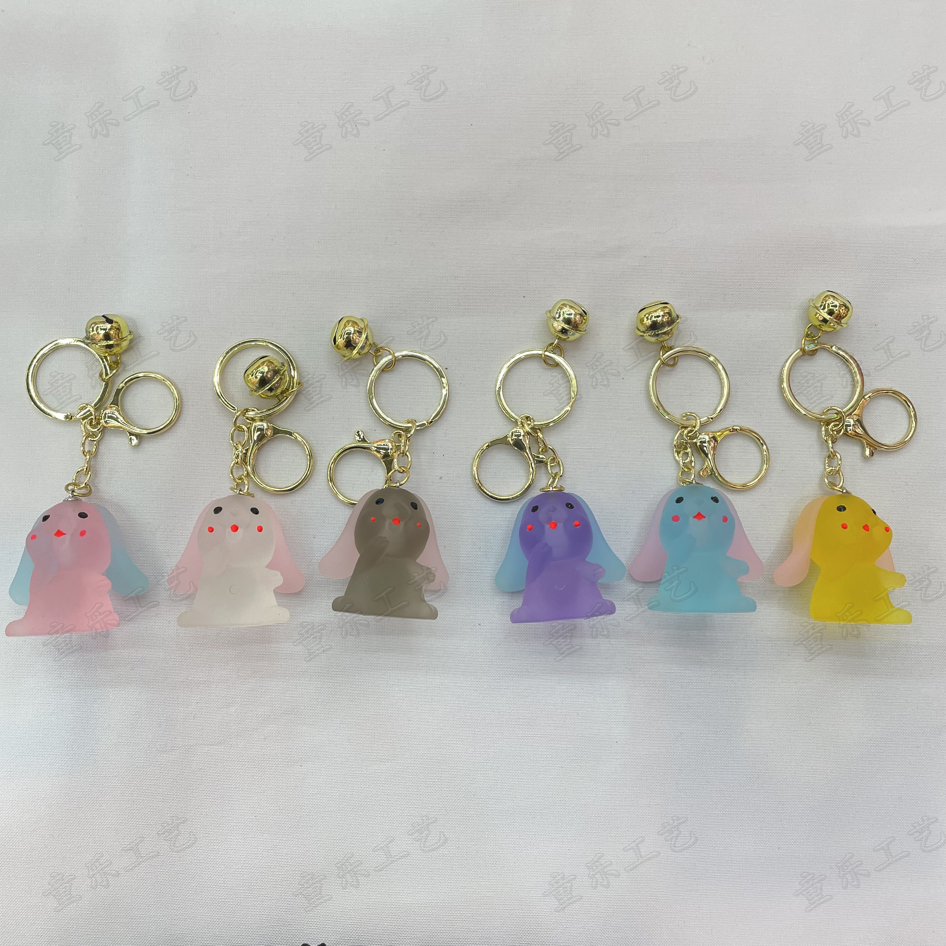 Crystal rabbit keychain, girls' schoolbag pendant, exquisite key chain, cartoon and cute, girlish car key pendant
