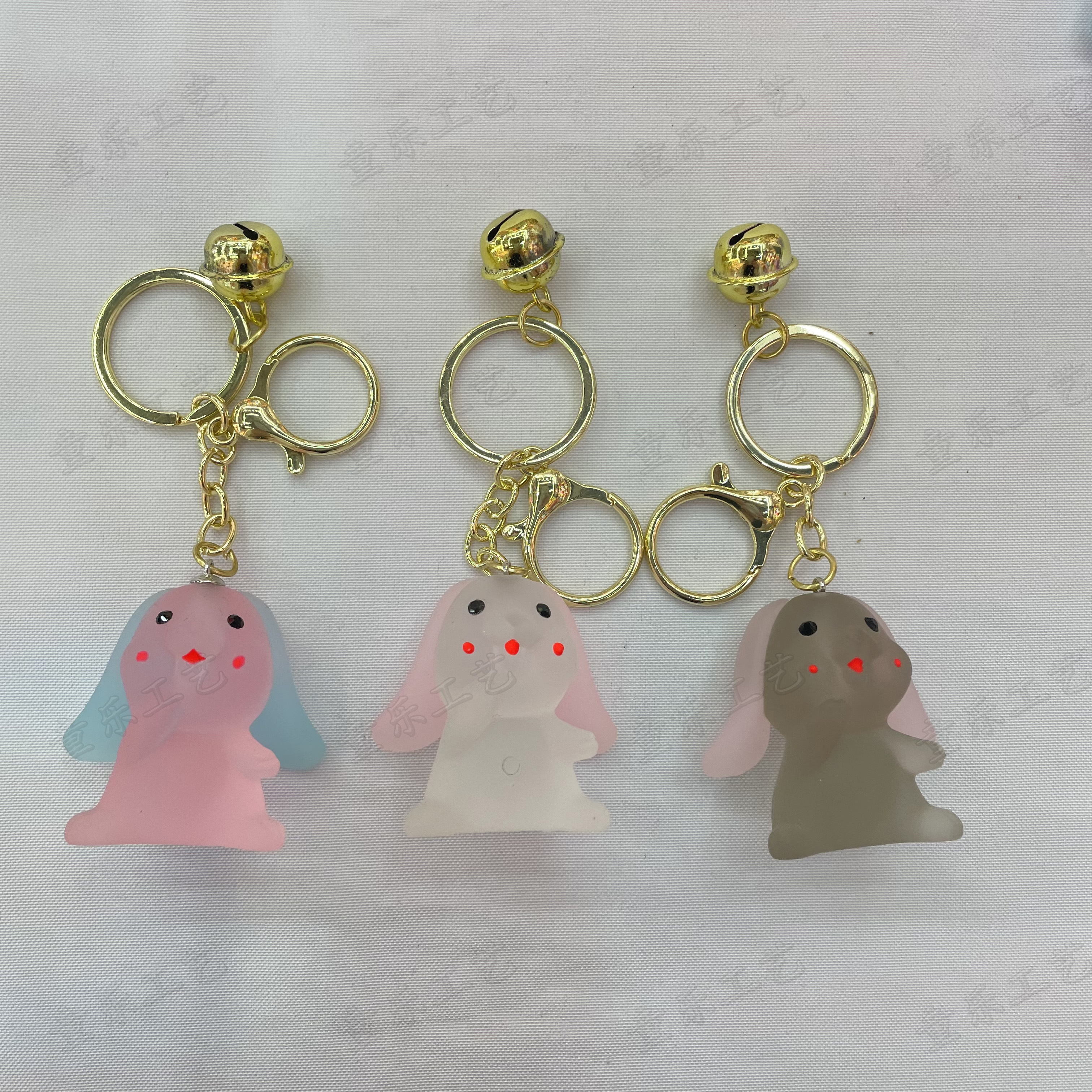 Crystal rabbit keychain, girls' schoolbag pendant, exquisite key chain, cartoon and cute, girlish car key pendant details Picture