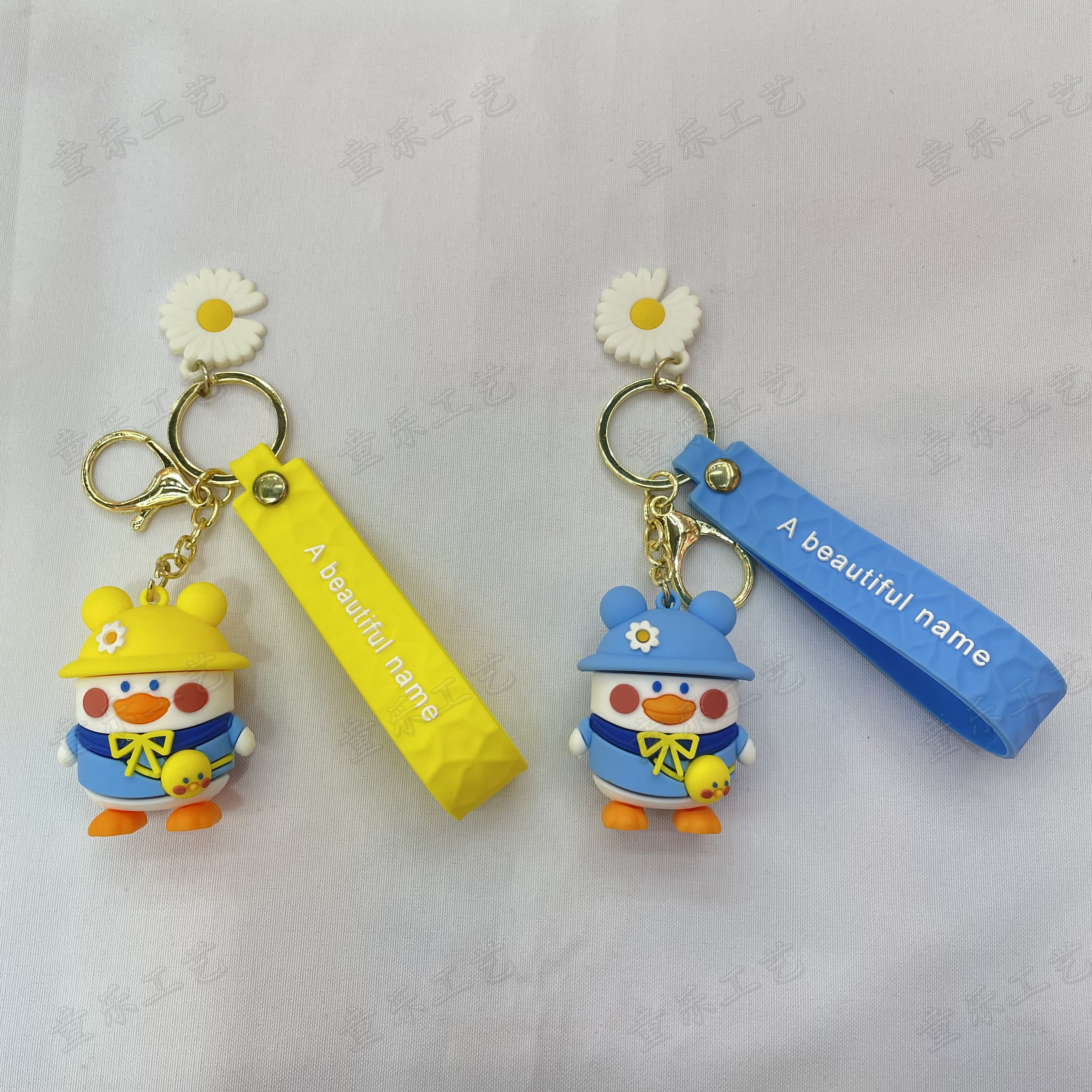 Cute cartoon Internet celebrity duck doll keychain, girls' schoolbag doll pendant, couple exquisite car key chain pendant
