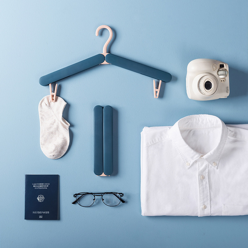 Folding hanger