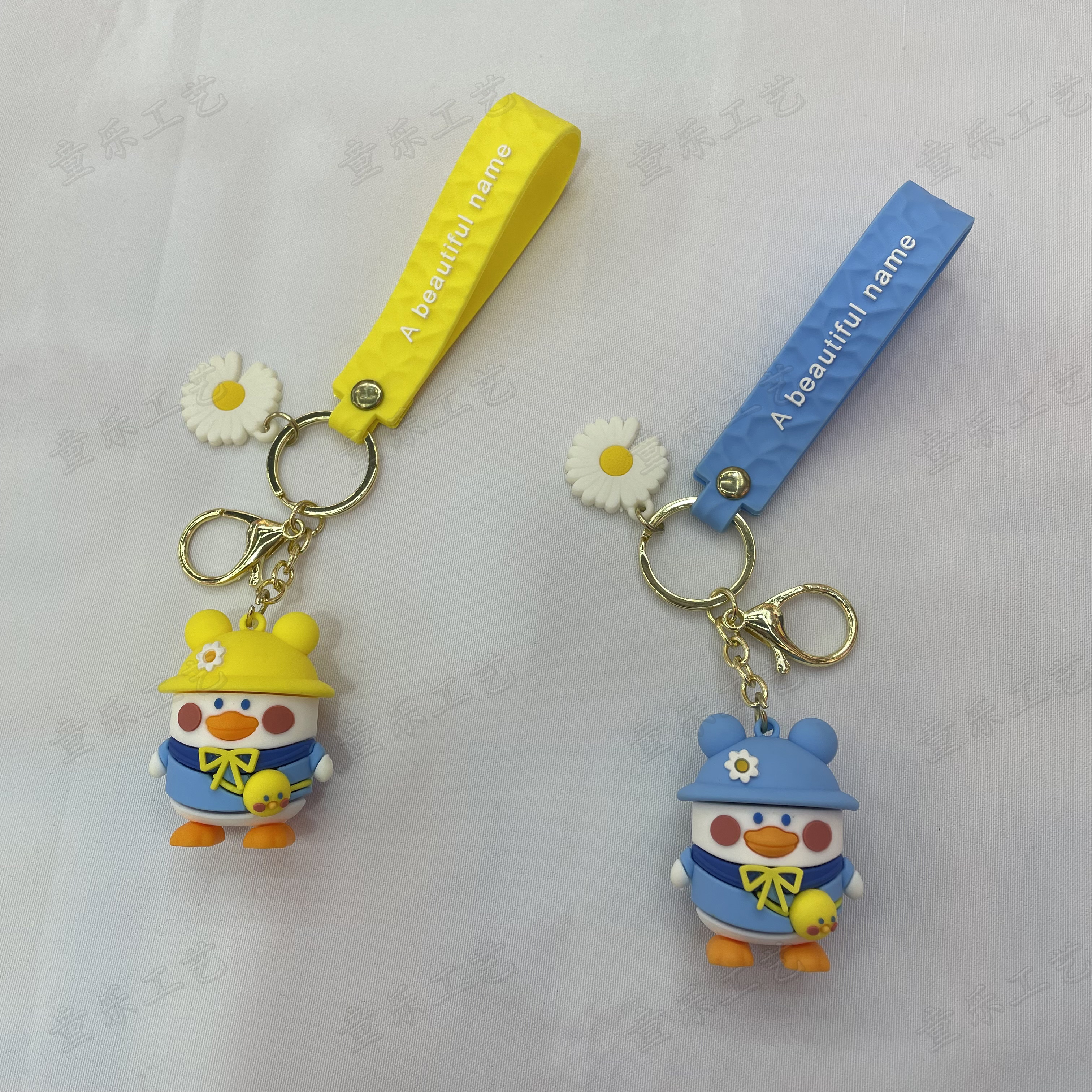 Cute cartoon Internet celebrity duck doll keychain, girls' schoolbag doll pendant, couple exquisite car key chain pendant Item Picture