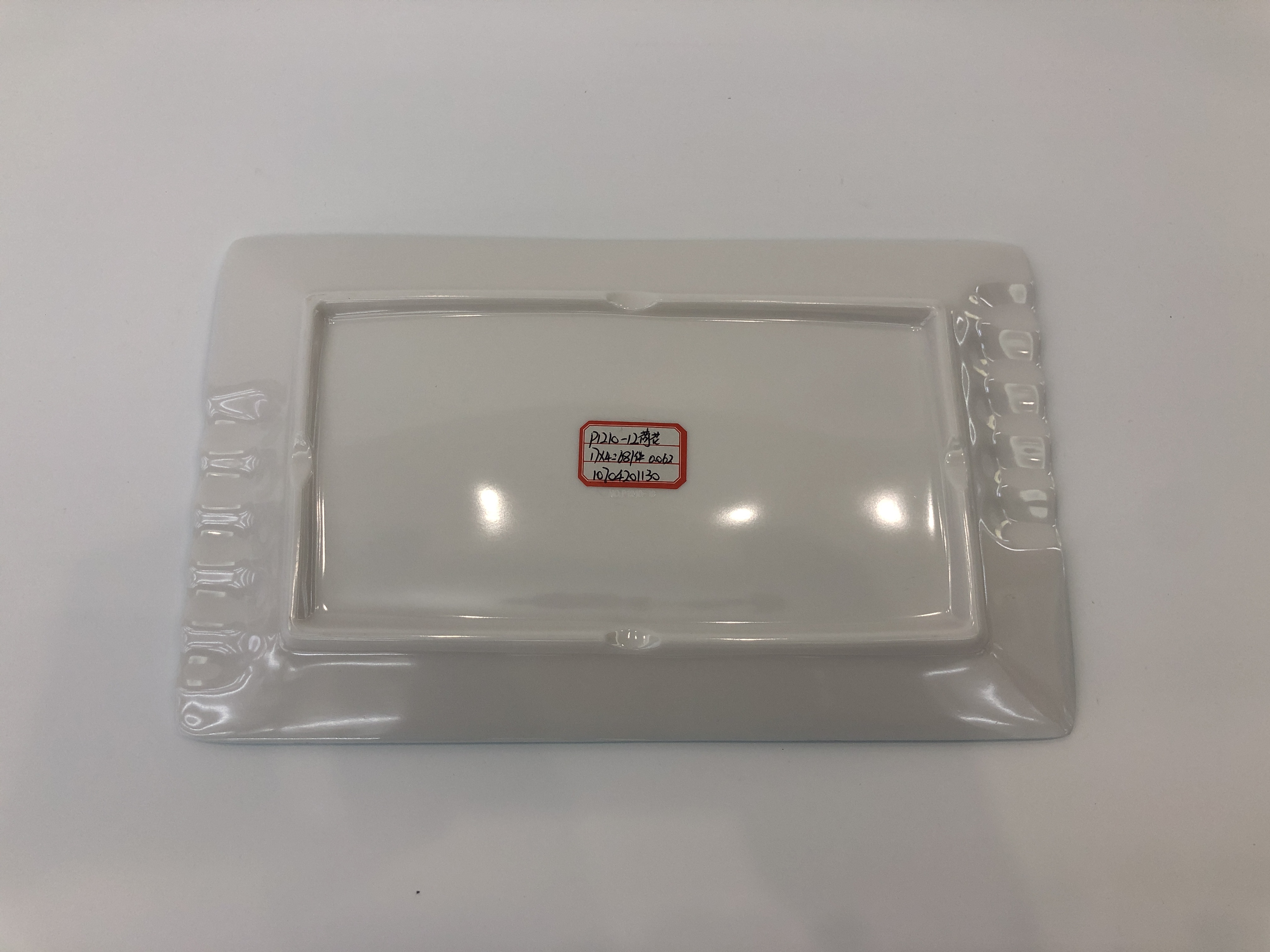 Melamine plates, porcelain imitation tableware, plastic tableware, hotel tableware, vegetable plates, frosted plates, cold dish plates, auspicious flower plates, flat plates, rectangular plates, hot pot plates, towel plates Application Scenario