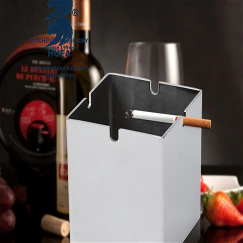 家用烟灰缸实物图