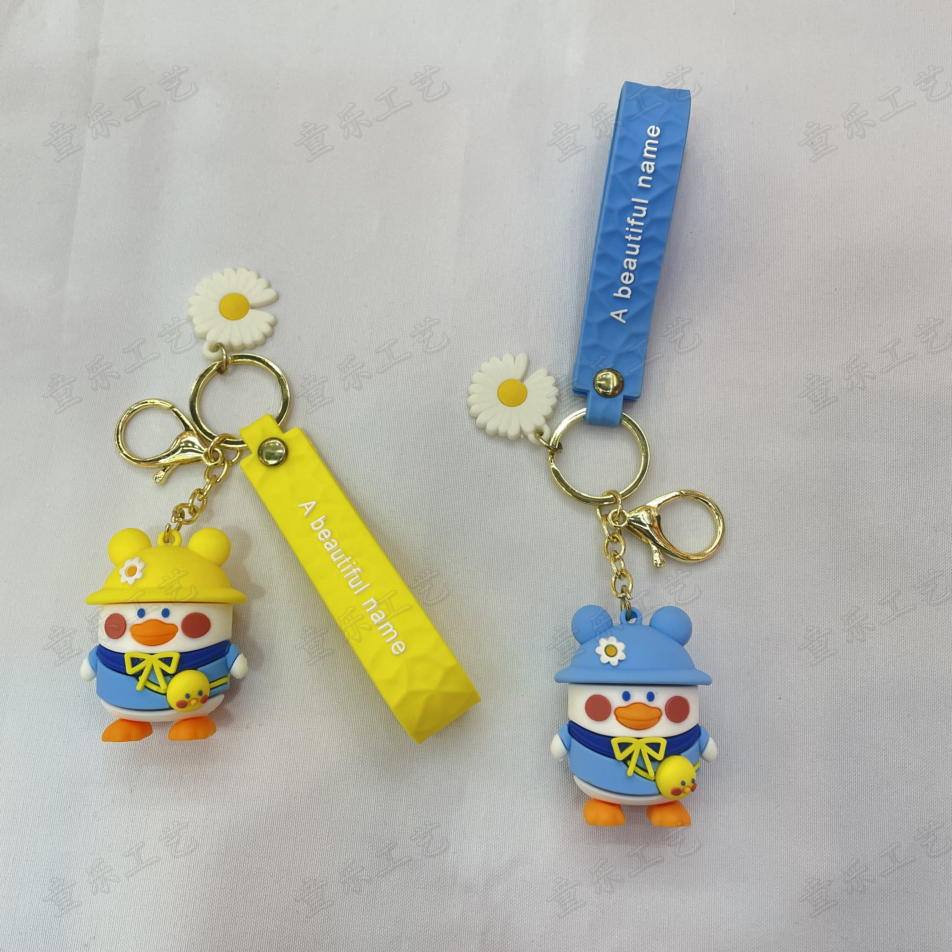 Cute cartoon Internet celebrity duck doll keychain, girls' schoolbag doll pendant, couple exquisite car key chain pendant Application Scenario