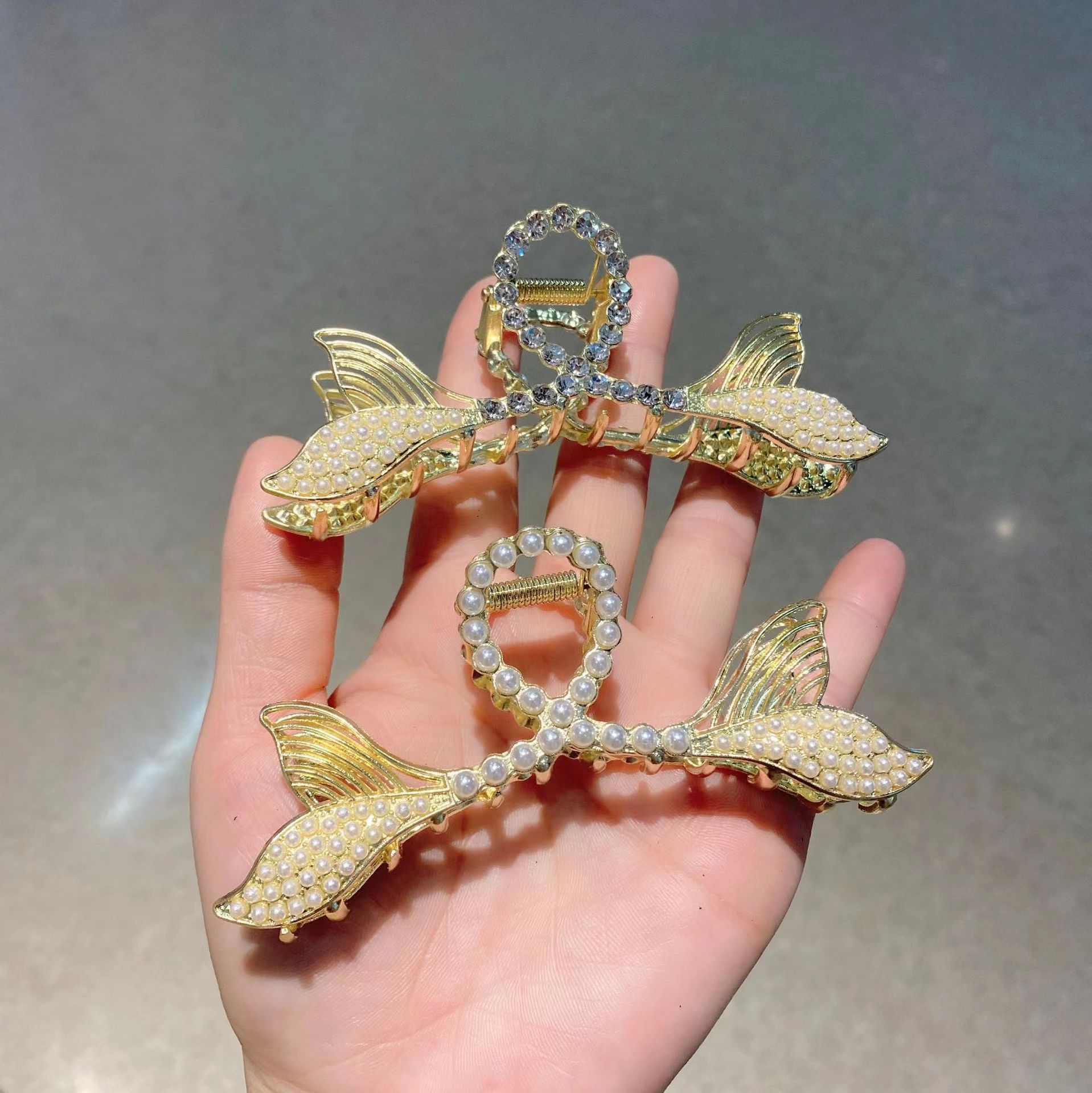 New popular metal fishtail grappling clips, large back head plate hair clips, and Korean-style pearl rhinestone fashionable hair accessories