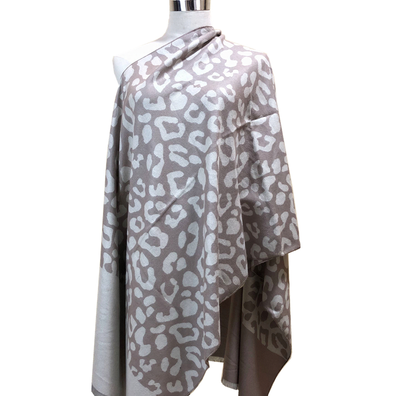 Wholesale fashionable custom design scarves, leopard print shawls for women in winter details Picture