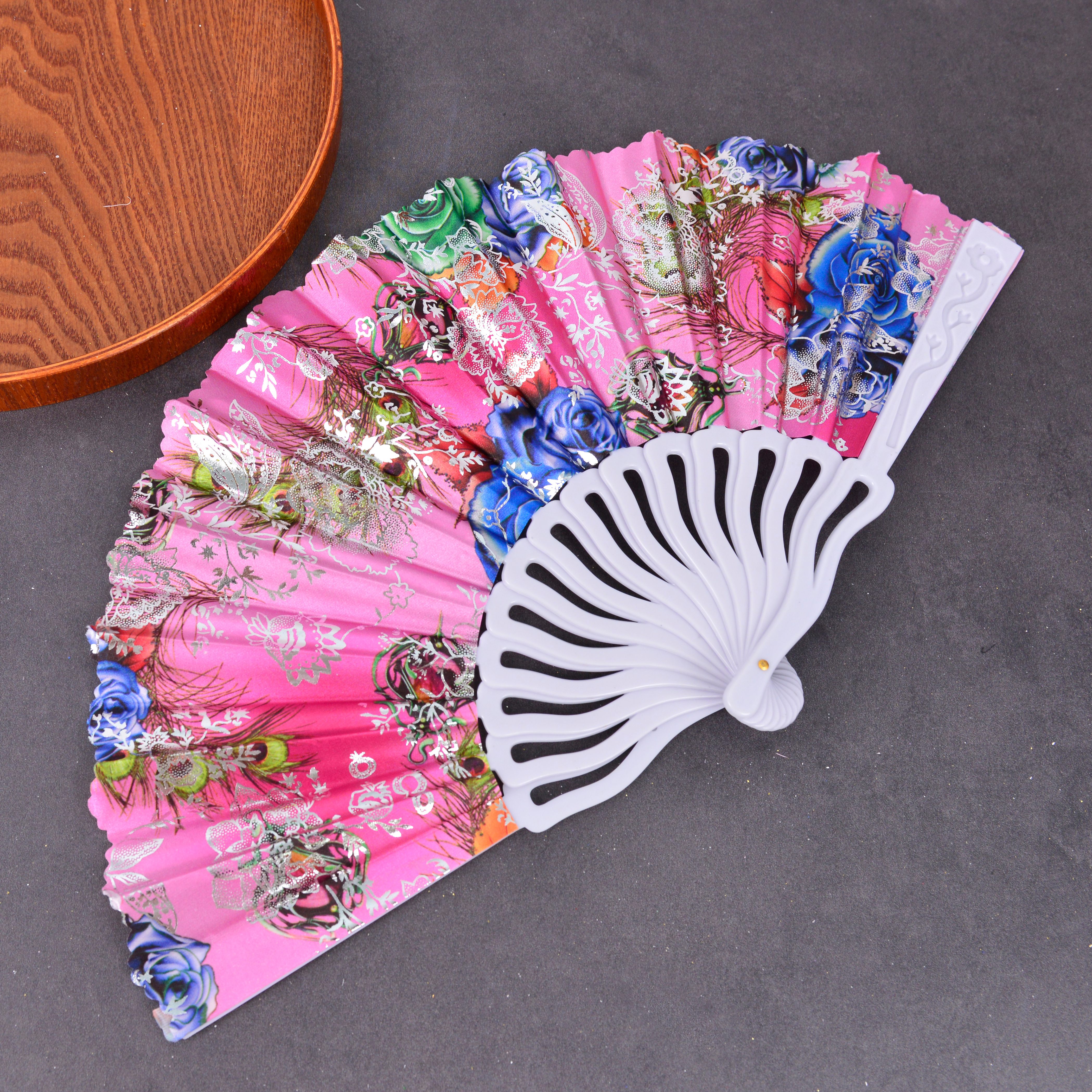 中国风扇子舞蹈扇S形孔雀花烫银塑料扇龙骨扇