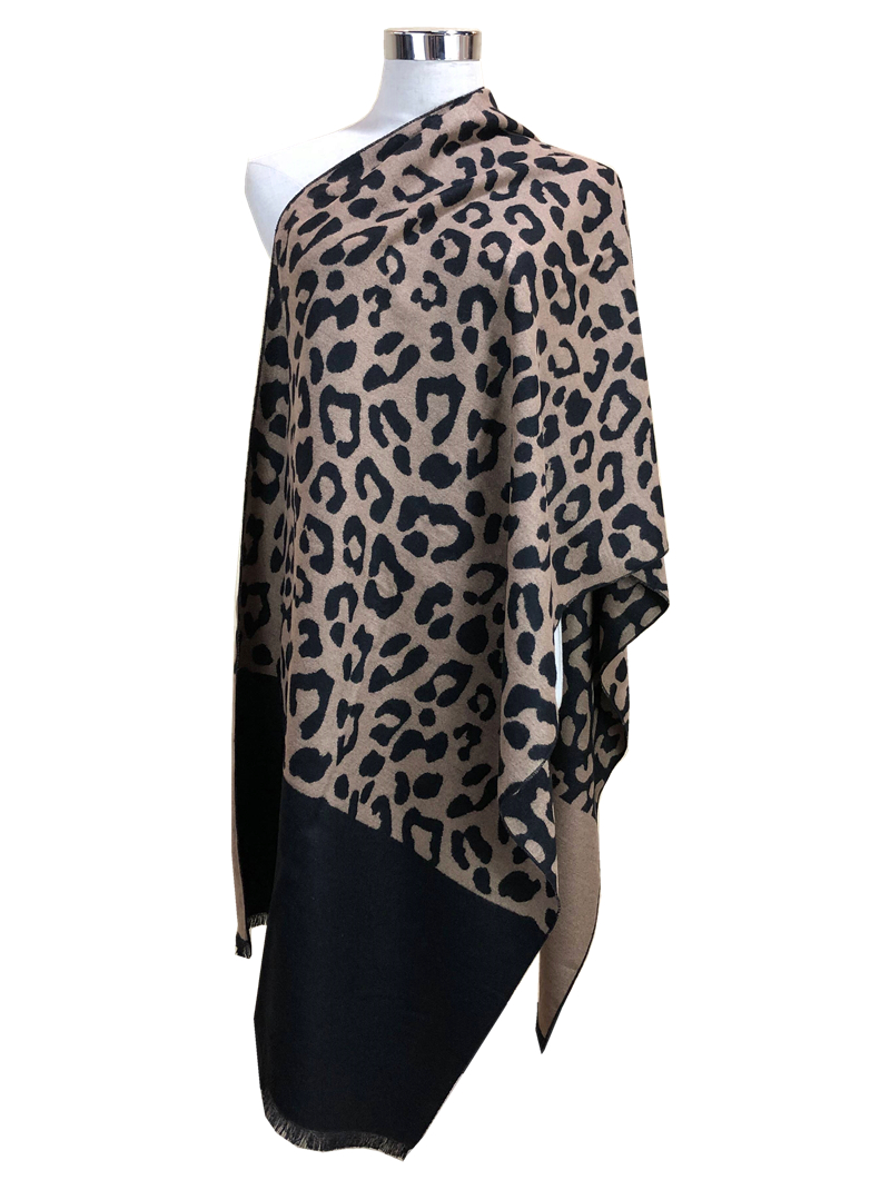 Wholesale fashionable custom design scarves, leopard print shawls for women in winter Application Scenario