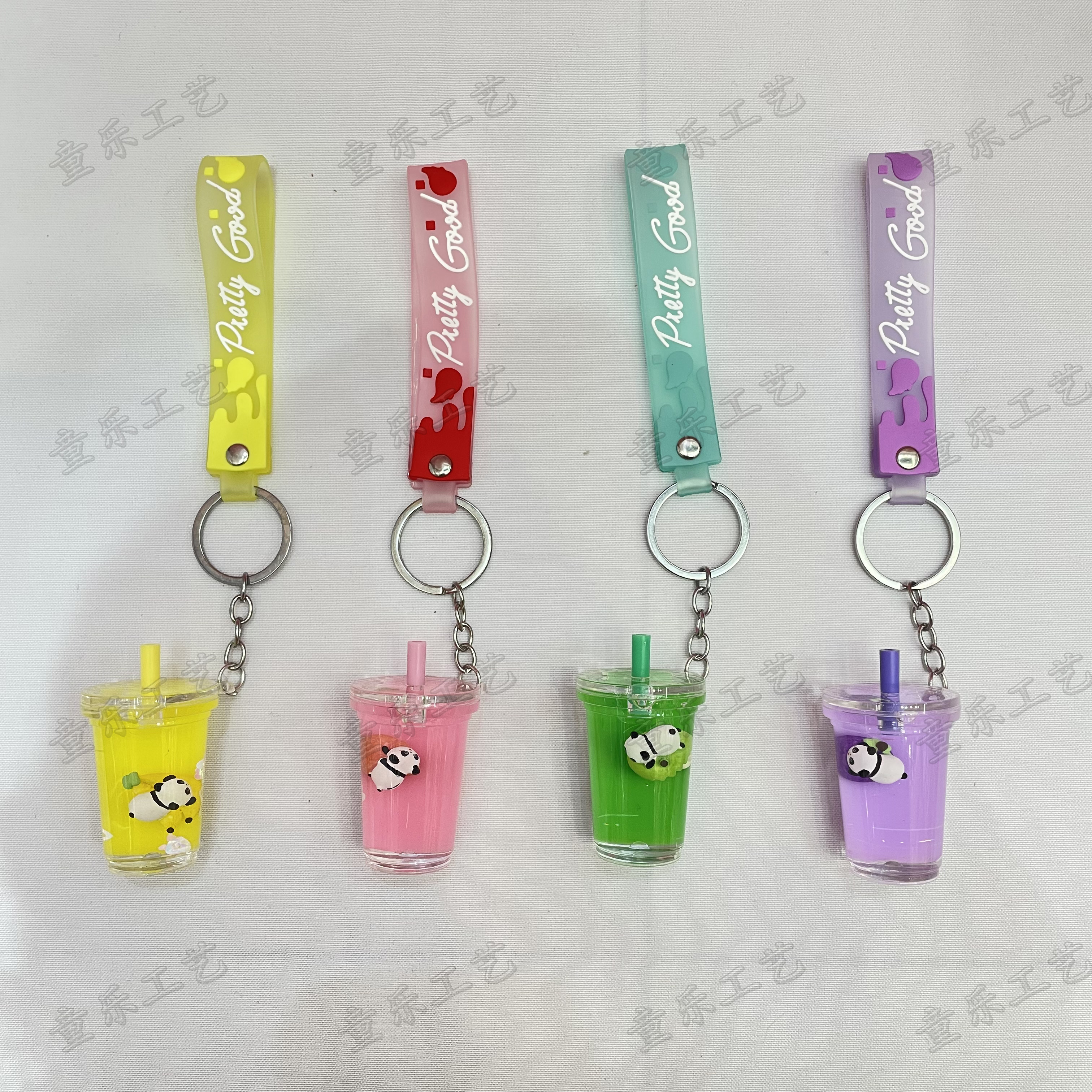 The popular "Flowing Sand" series keychains feature creative and cute animal key pendants, bag pendants, floating fruits, and animal key chains Application Scenario