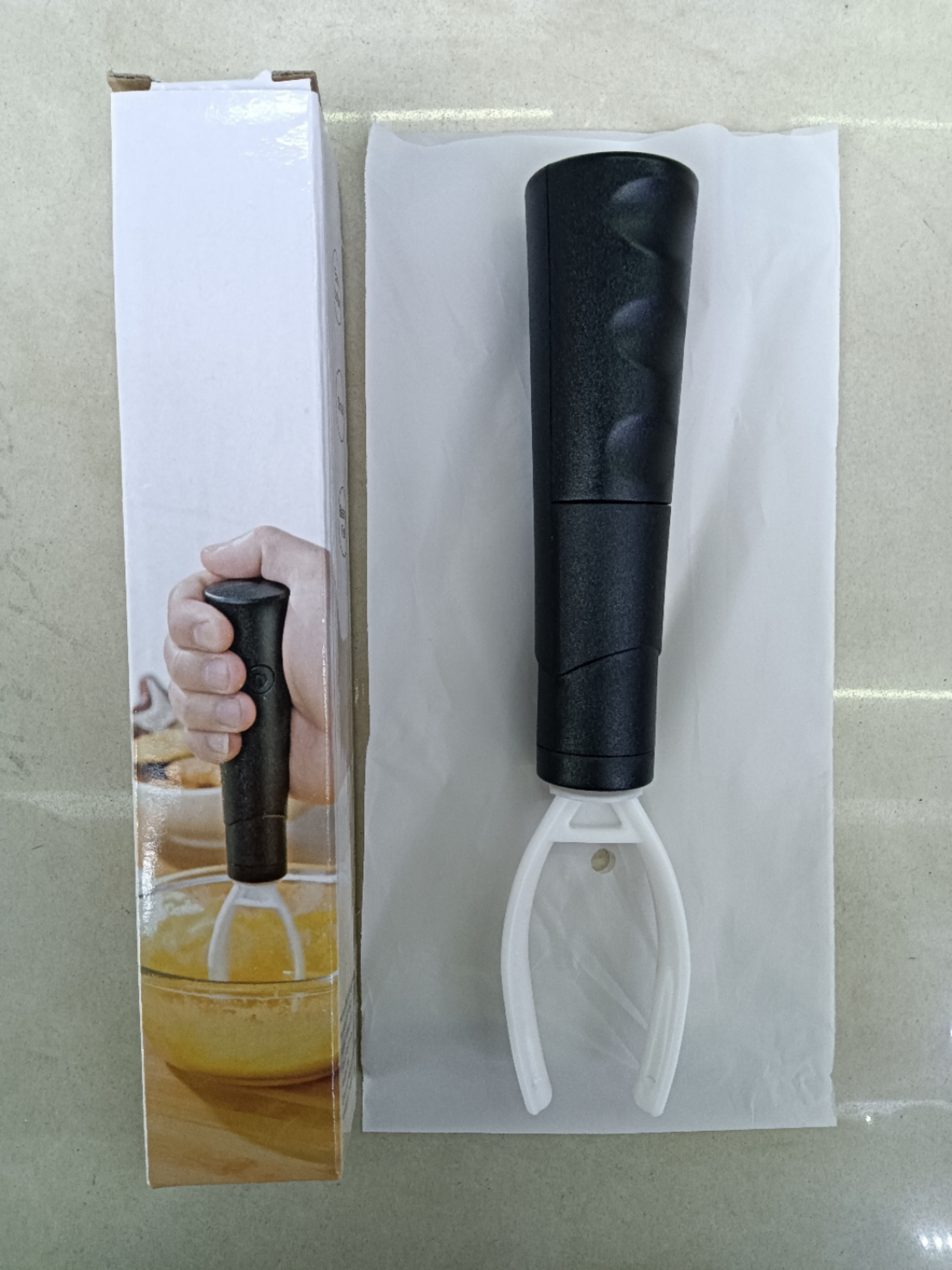 Dry battery egg beater
