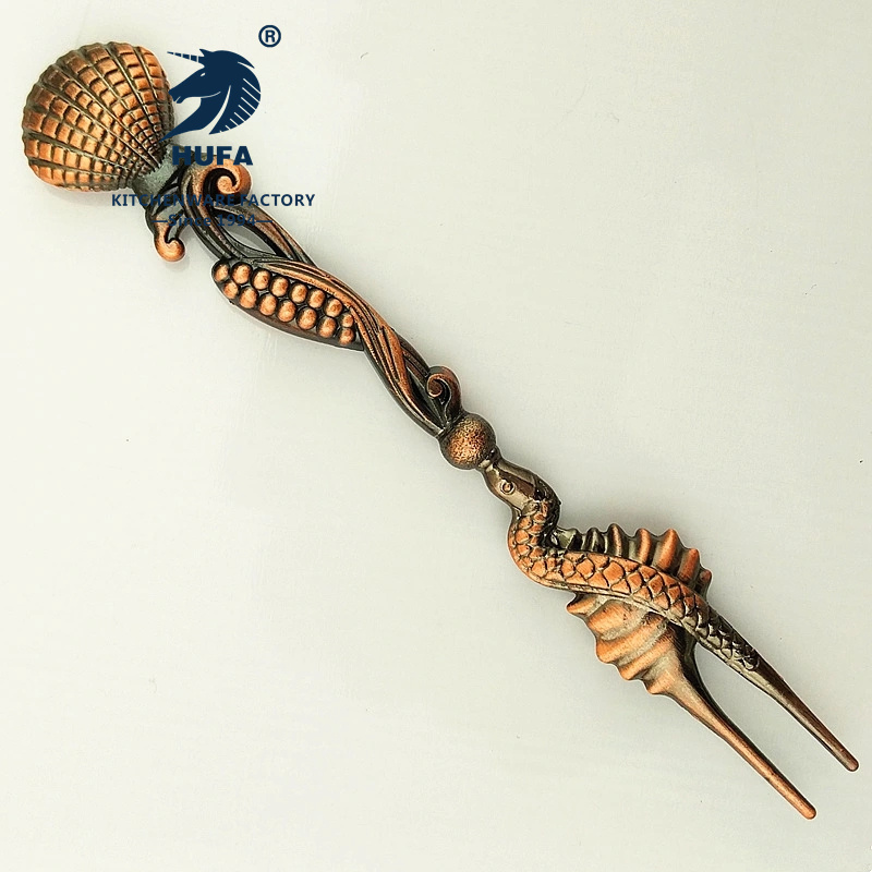 Retro ocean series fruit fork, shell 2-finger dessert fork, creative and fashionable home life products jyv18-07, Nordic style, wheel style, creative shells, conch, snail snake. Color mix style.