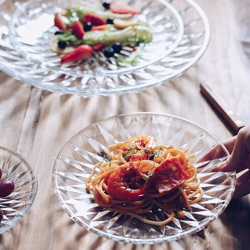 Dried fruit bowls, plates and dishes, creative living room plates, transparent fruit salad coffee tables, tea and fruit plates details Picture