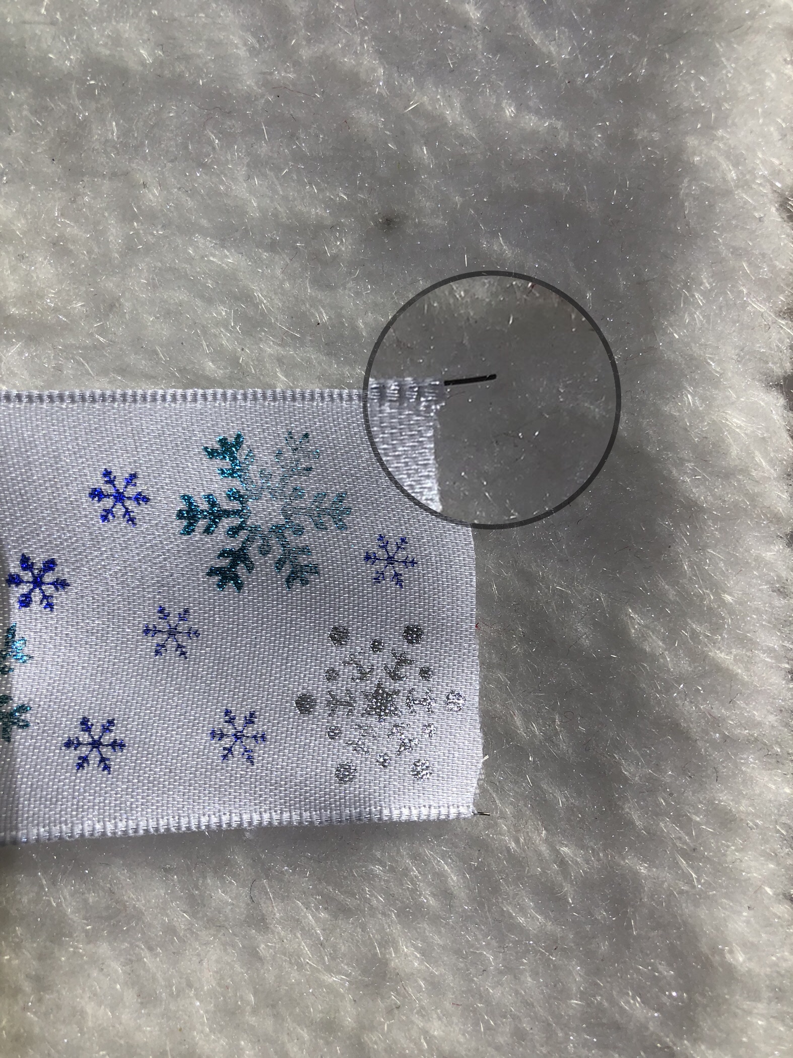 Item No. : 1132 Christmas Gift Packaging Decoration DIY White Snowflake Gilded Double-sided Wire Webbing 3.8cm Specification image