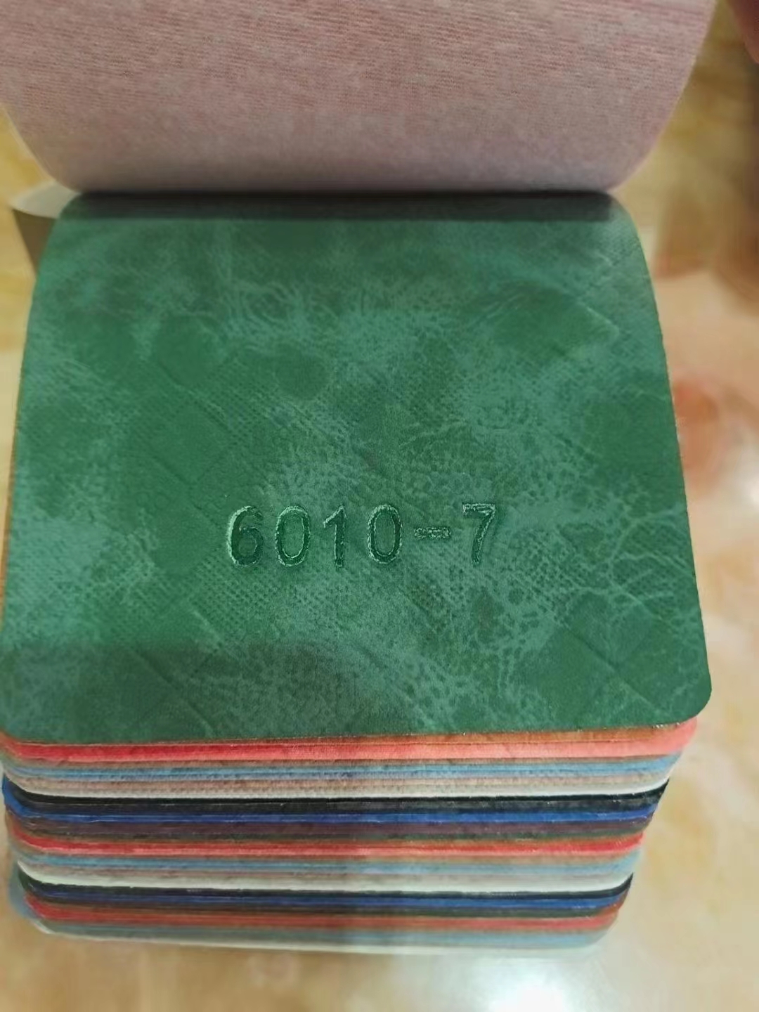 PVC/箱包材料/人造革白底实物图
