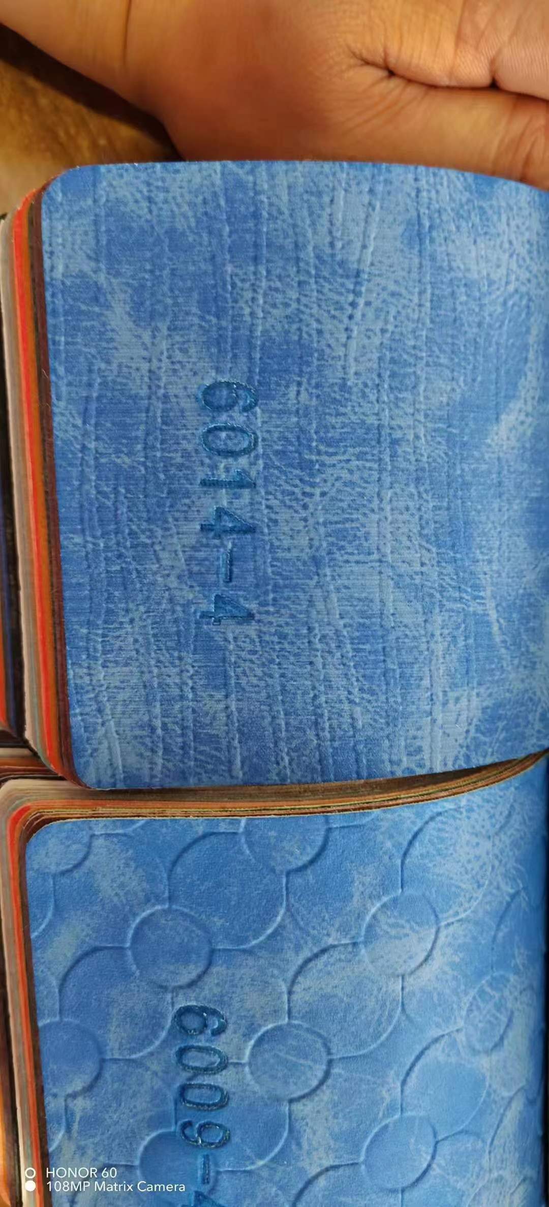 PVC/箱包材料/人造革白底实物图