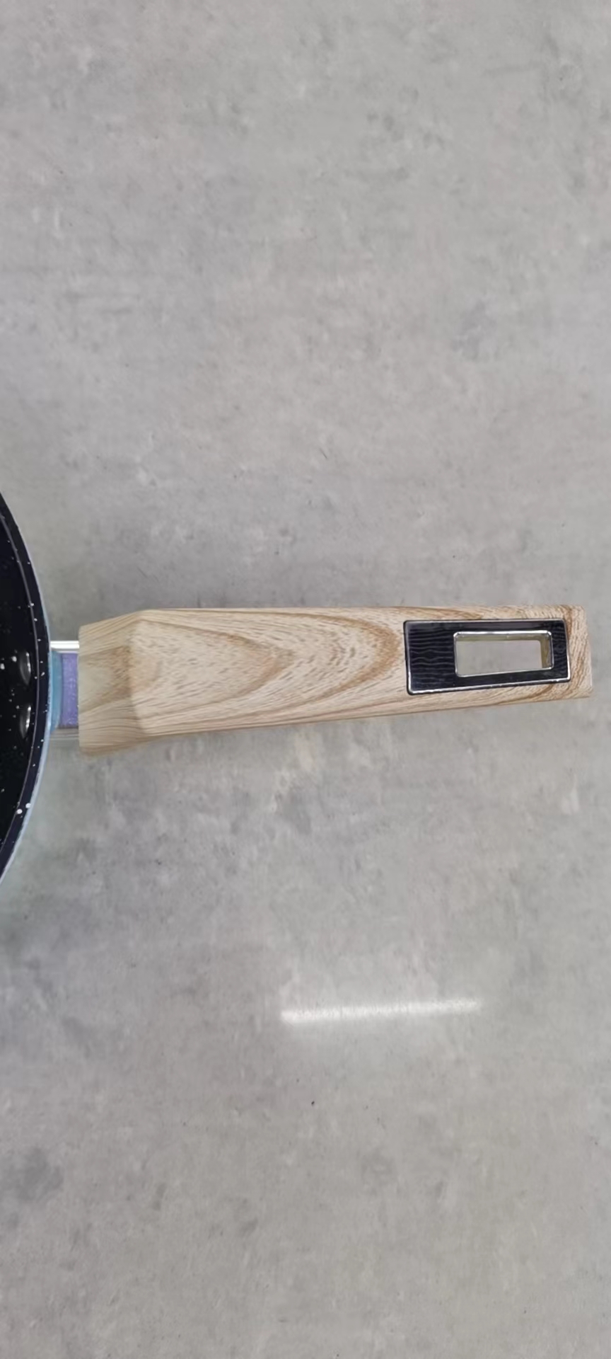 A wood-grain handle frying pan Specification image