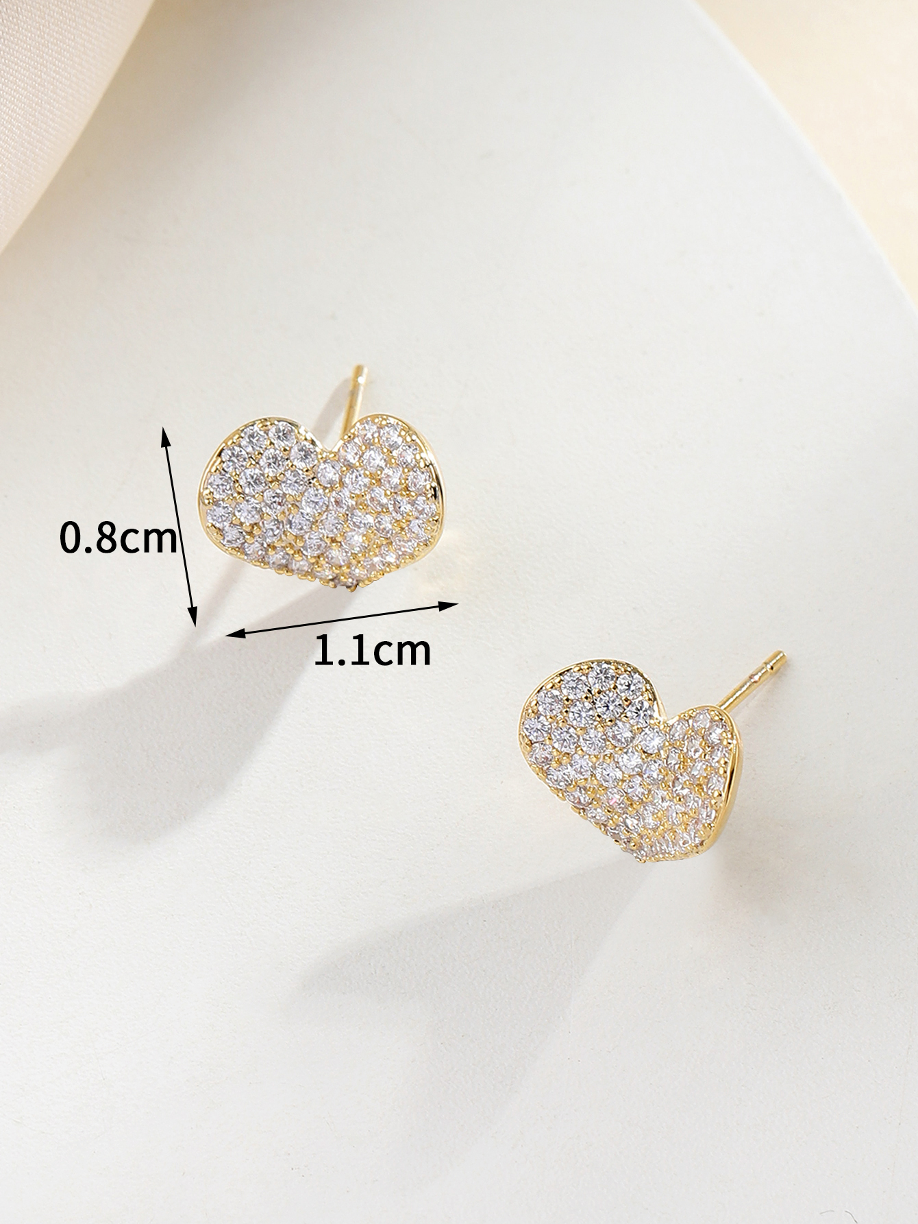 Xuhui brand light luxury copper plated with real gold and set with zircon 925 silver needle heart-shaped exquisite design fashionable stud earrings details Picture