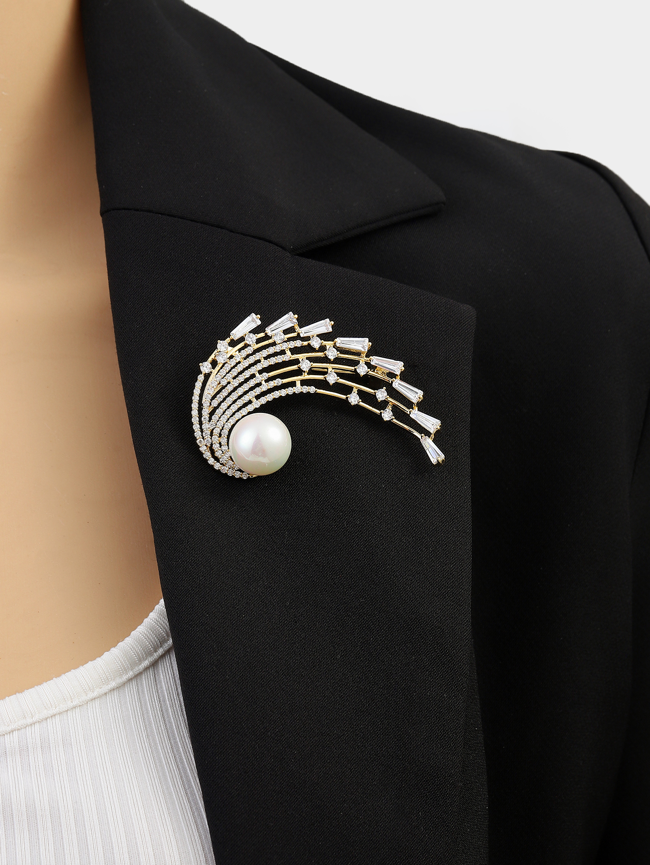 Xuhui brand premium copper plated with real gold and set with zircon multi-sided fashionable and trendy high-quality brooch details Picture