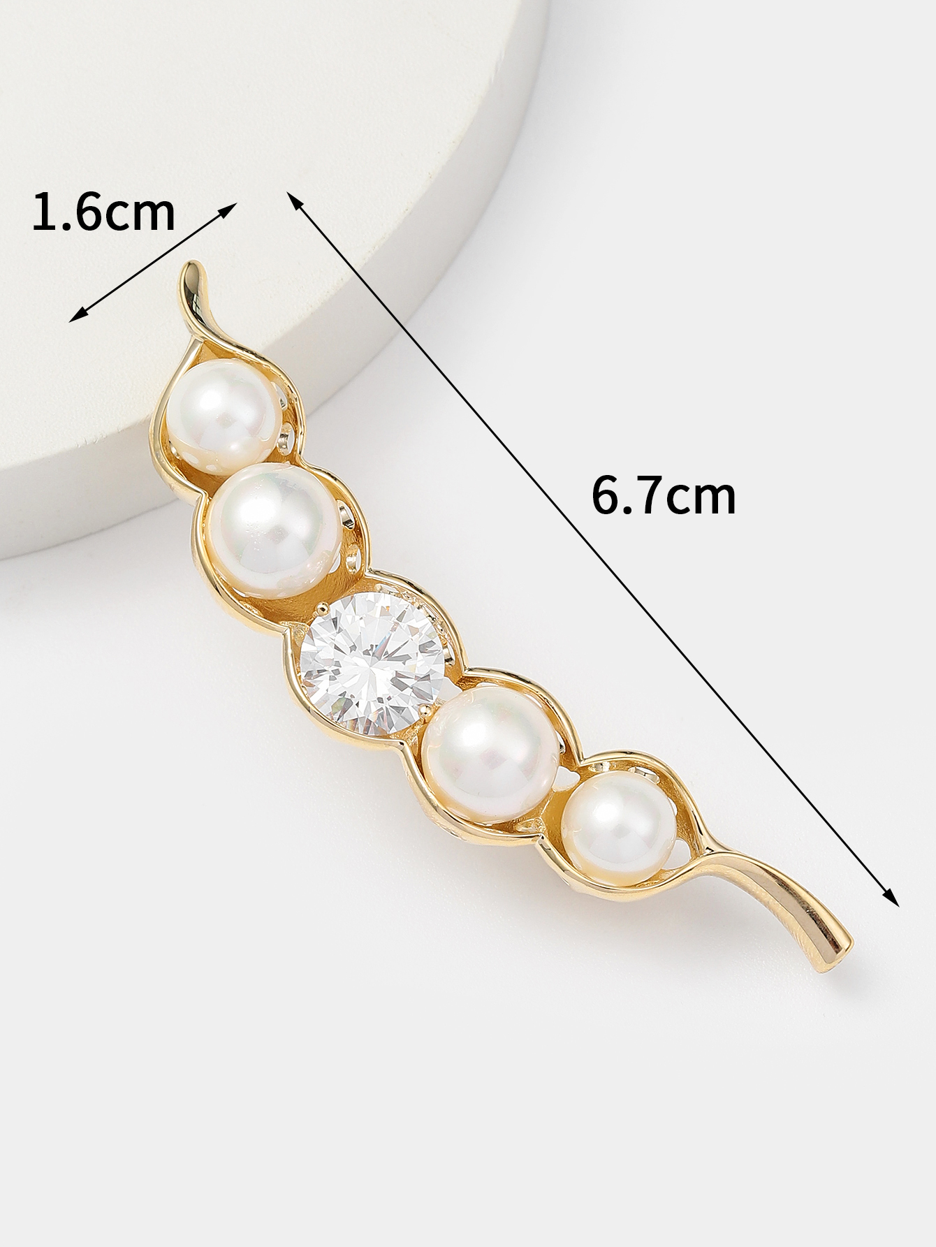 Xuhui brand premium copper plated with real gold, set with zircon beads and gold beans, fashionable and trendy high-quality brooches Application Scenario