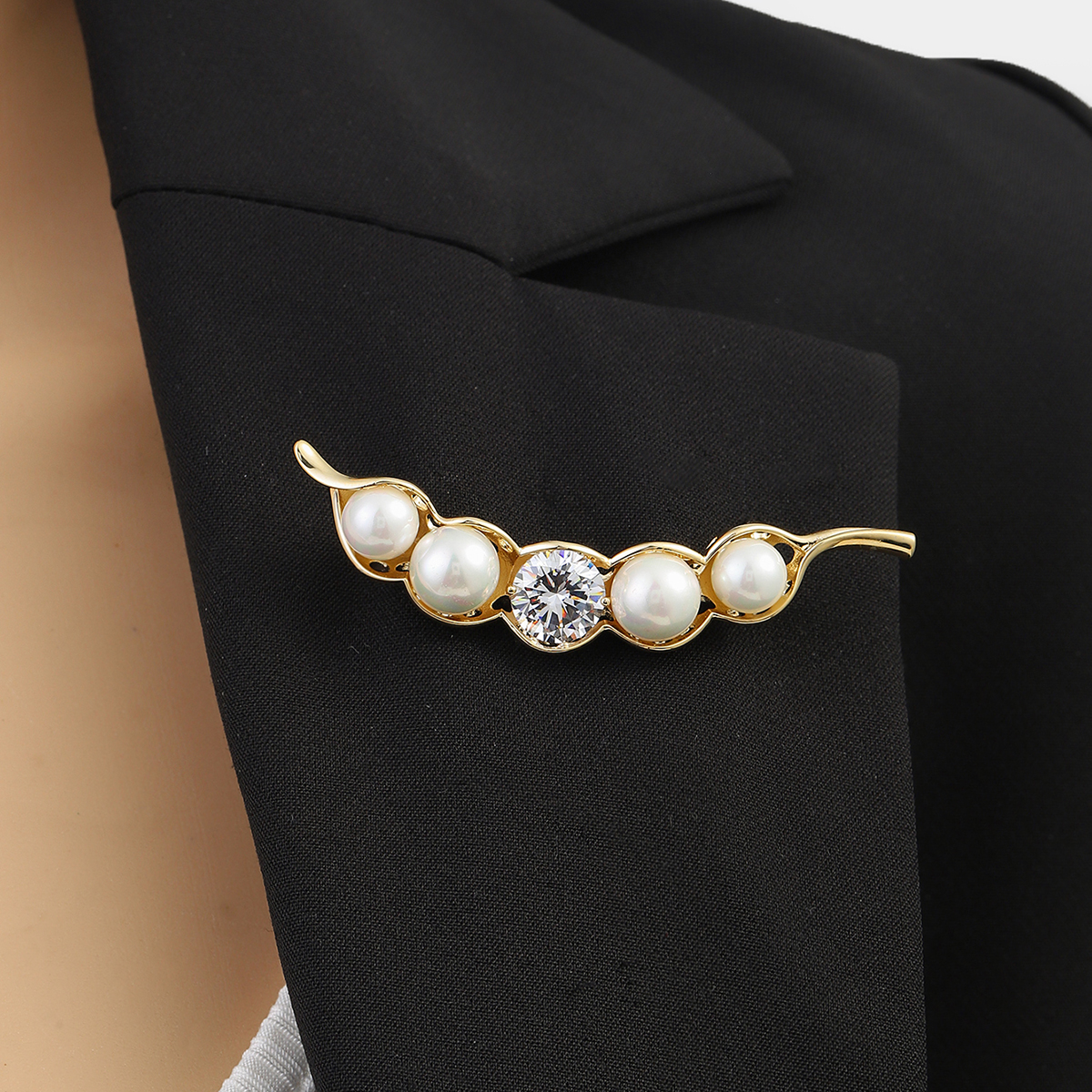 Xuhui brand premium copper plated with real gold, set with zircon beads and gold beans, fashionable and trendy high-quality brooches