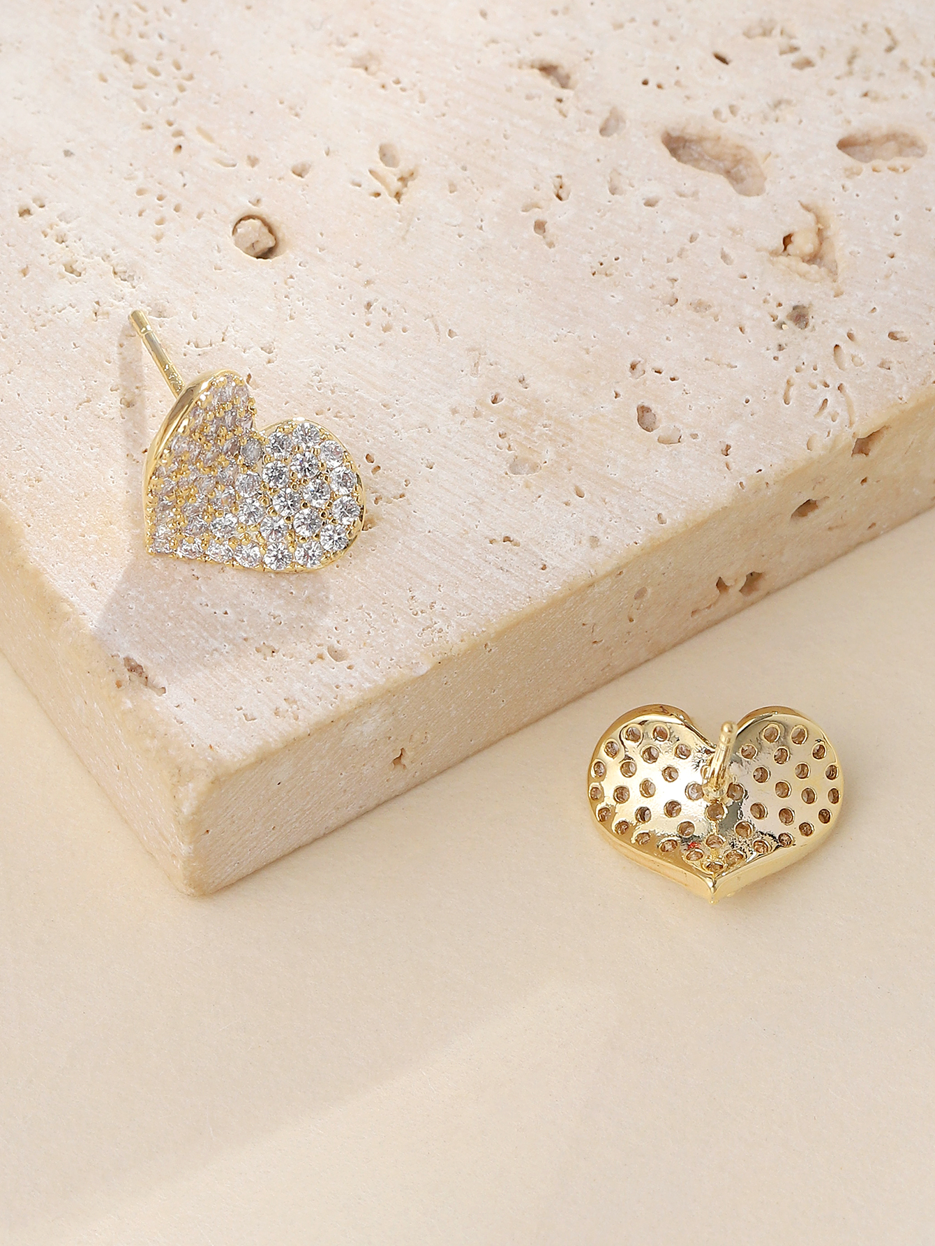 Xuhui brand light luxury copper plated with real gold and set with zircon 925 silver needle heart-shaped exquisite design fashionable stud earrings