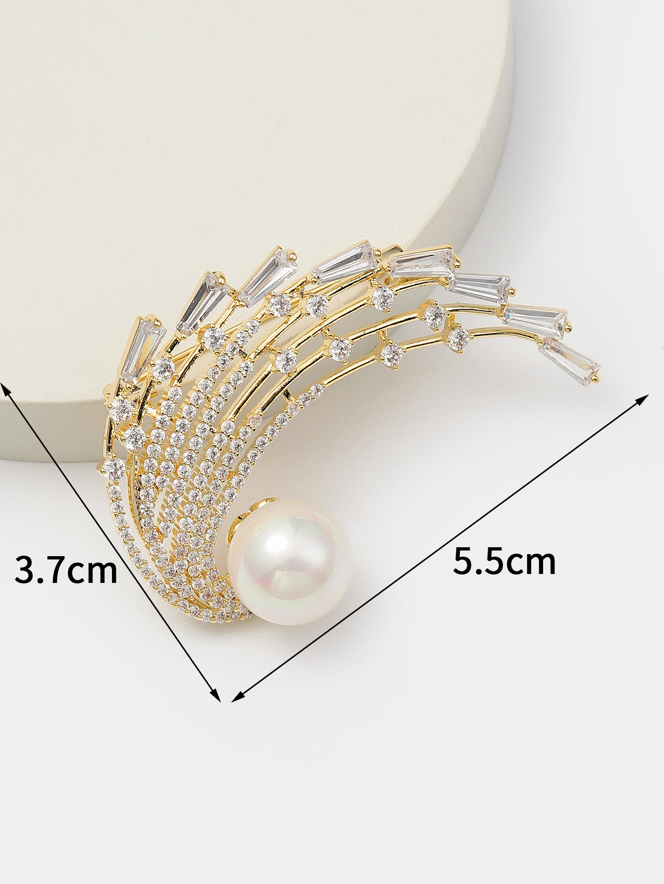 Xuhui brand premium copper plated with real gold and set with zircon multi-sided fashionable and trendy high-quality brooch Application Scenario